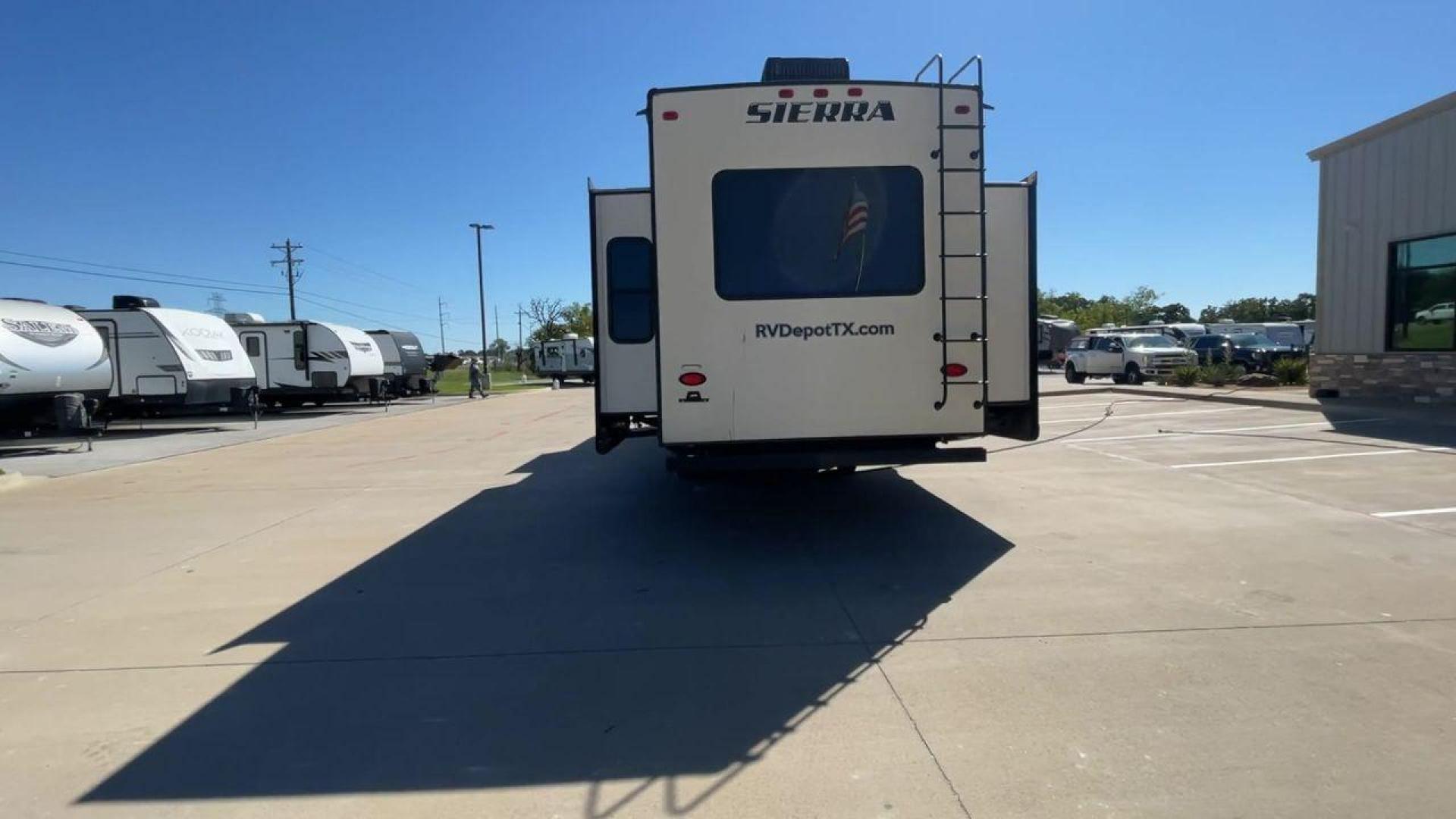 2017 TAN FOREST RIVER SIERRA 378FB (4X4FSEP25HJ) , Length: 42.58 ft. | Dry Weight: 12,455 lbs. | Gross Weight: 15,500 lbs. | Slides: 3 transmission, located at 4319 N Main St, Cleburne, TX, 76033, (817) 678-5133, 32.385960, -97.391212 - The 2017 Forest River Sierra 378FB is a dual-axle aluminum wheel set-up that measures 42.58 ft. in length. It has a dry weight of 12,455 lbs. and a GVWR of 15,500 lbs. This fifth wheel is big, spacious, and luxurious! On the exterior, you can enjoy an enormous 20-foot power-retractable awning and an - Photo#8