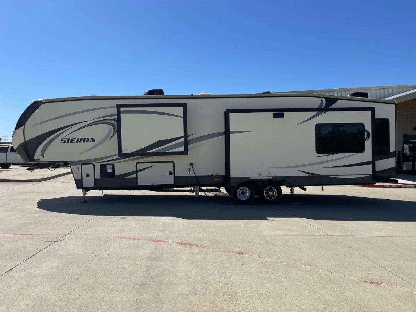 2017 TAN FOREST RIVER SIERRA 378FB (4X4FSEP25HJ) , Length: 42.58 ft. | Dry Weight: 12,455 lbs. | Gross Weight: 15,500 lbs. | Slides: 3 transmission, located at 4319 N Main St, Cleburne, TX, 76033, (817) 678-5133, 32.385960, -97.391212 - The 2017 Forest River Sierra 378FB is a dual-axle aluminum wheel set-up that measures 42.58 ft. in length. It has a dry weight of 12,455 lbs. and a GVWR of 15,500 lbs. This fifth wheel is big, spacious, and luxurious! On the exterior, you can enjoy an enormous 20-foot power-retractable awning and an - Photo#24