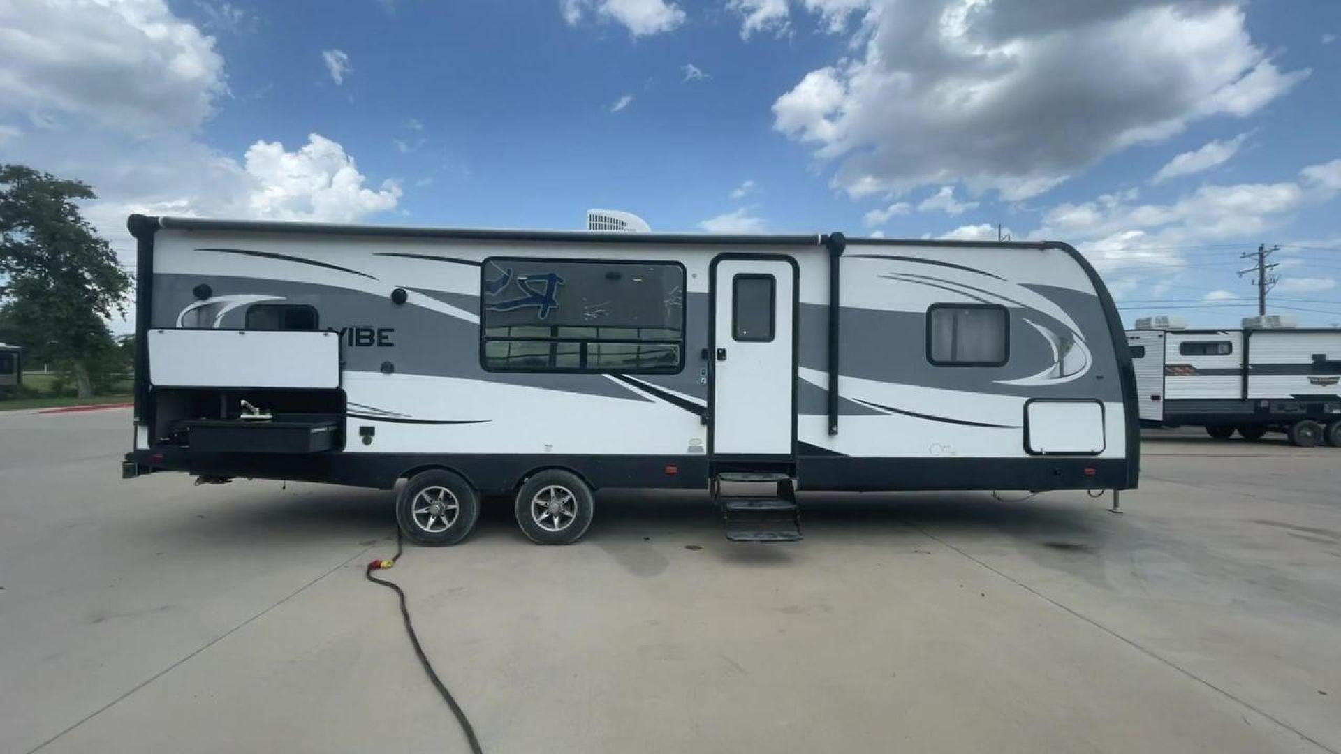 2017 TAN FOREST RIVER VIBE 268RKS (4X4TVBC22H4) , Length: 34.5 ft. | Dry Weight: 6,540 lbs. | Slides: 1 transmission, located at 4319 N Main St, Cleburne, TX, 76033, (817) 678-5133, 32.385960, -97.391212 - Photo#2