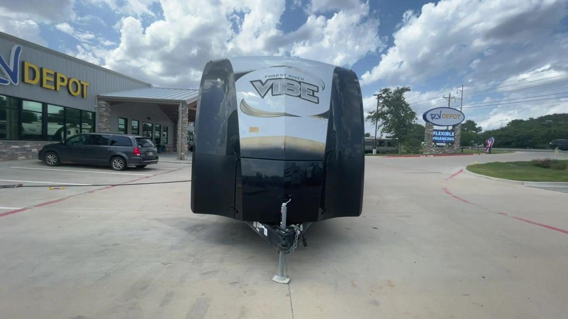 2017 TAN FOREST RIVER VIBE 268RKS (4X4TVBC22H4) , Length: 34.5 ft. | Dry Weight: 6,540 lbs. | Slides: 1 transmission, located at 4319 N Main St, Cleburne, TX, 76033, (817) 678-5133, 32.385960, -97.391212 - Photo#4