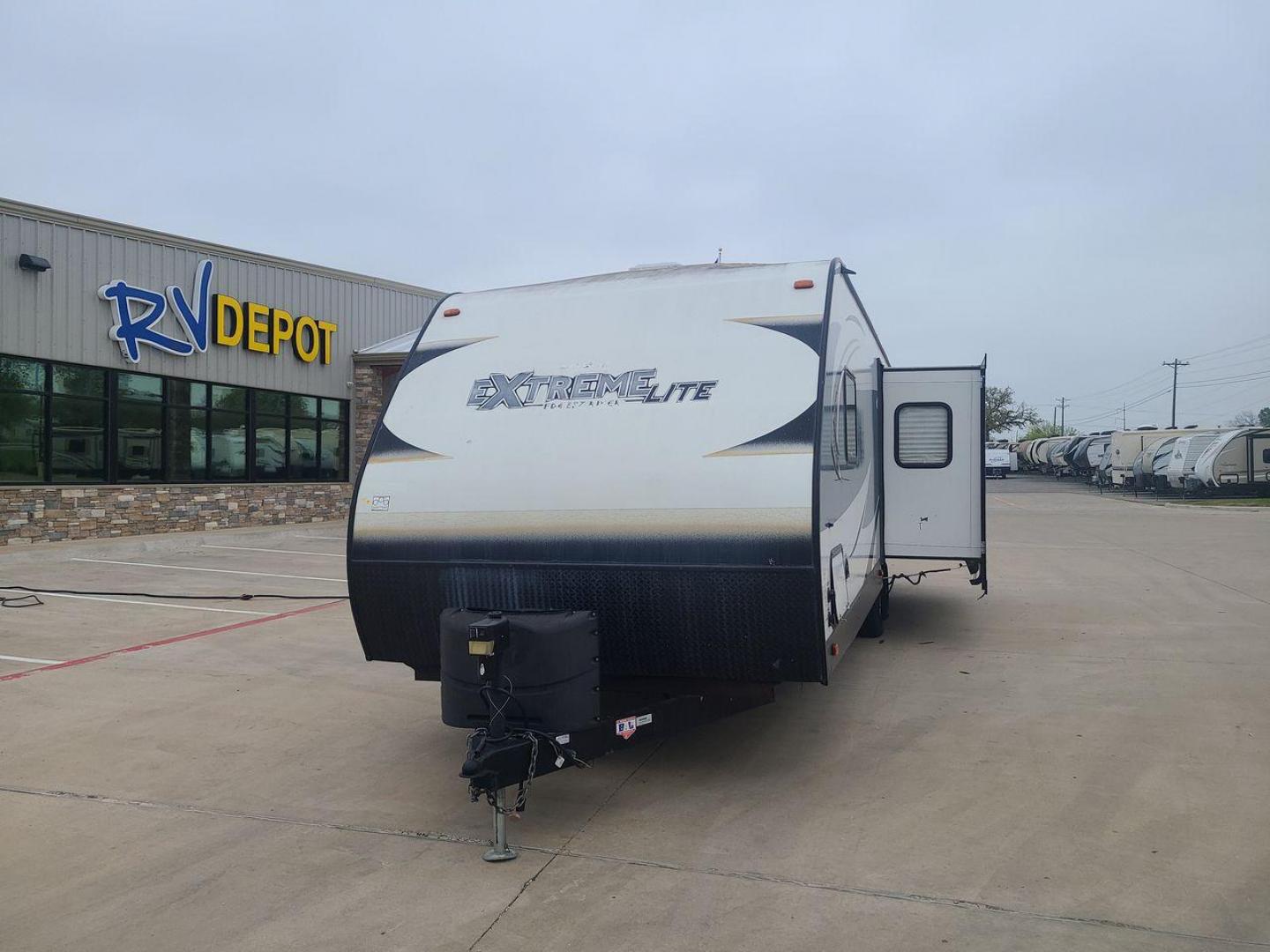 2017 WHITE FOREST RIVER VIBE 277RLS (4X4TVBD28H4) , Length: 34.58 ft. | Dry Weight: 5,945 lbs. | Slides: 1 transmission, located at 4319 N Main St, Cleburne, TX, 76033, (817) 678-5133, 32.385960, -97.391212 - Enjoy taking trips in this Vibe Extreme Lite travel trailer style with your loved ones. One wide slide, two entry/exit doors, a rear living plan, and much more are included in the Model 277RLS! The dimensions of this unit are 34.58 ft in length, 8 ft in width, and 11 ft in height. It has a dry we - Photo#0