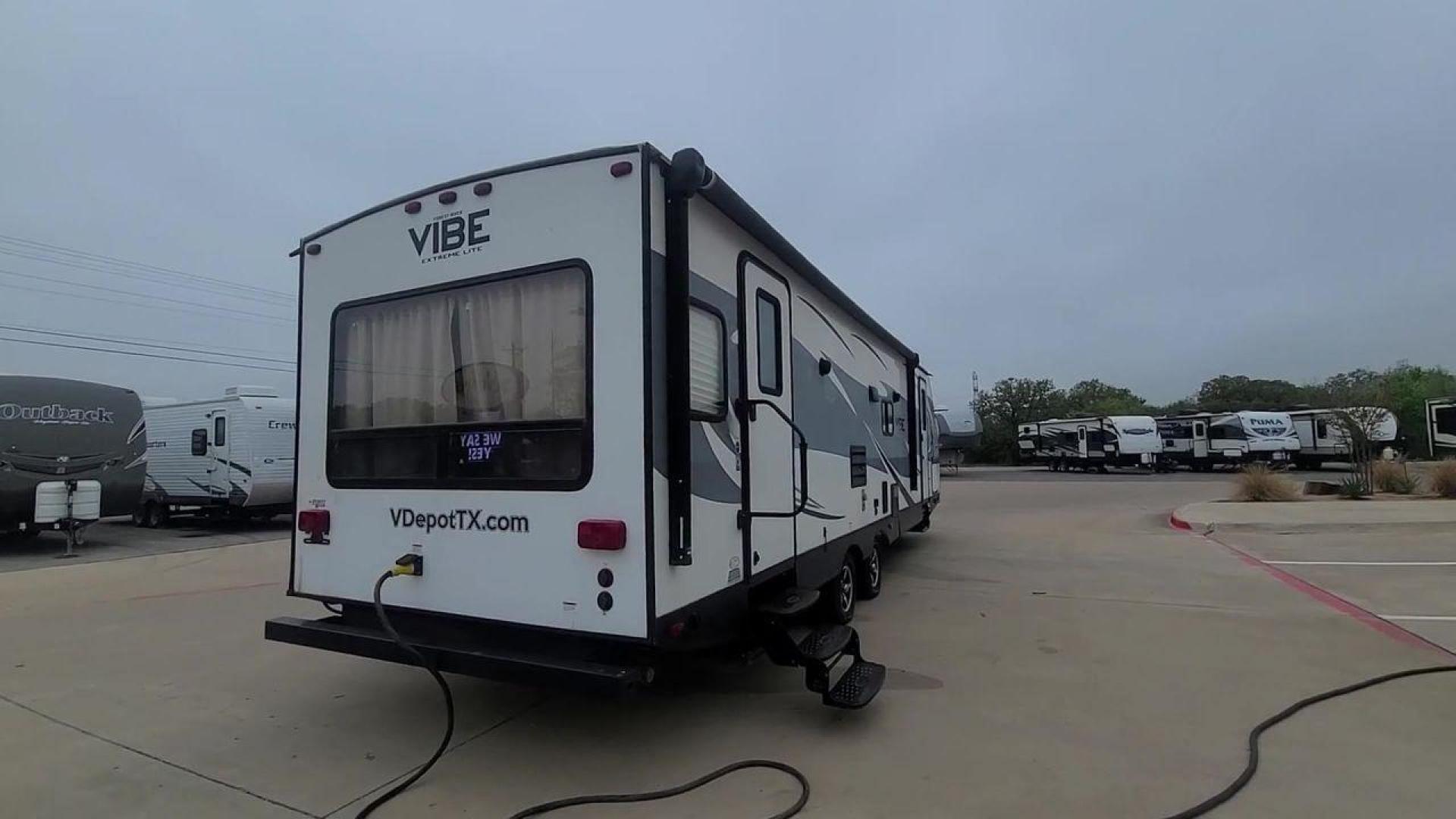 2017 WHITE FOREST RIVER VIBE 277RLS (4X4TVBD28H4) , Length: 34.58 ft. | Dry Weight: 5,945 lbs. | Slides: 1 transmission, located at 4319 N Main St, Cleburne, TX, 76033, (817) 678-5133, 32.385960, -97.391212 - Enjoy taking trips in this Vibe Extreme Lite travel trailer style with your loved ones. One wide slide, two entry/exit doors, a rear living plan, and much more are included in the Model 277RLS! The dimensions of this unit are 34.58 ft in length, 8 ft in width, and 11 ft in height. It has a dry we - Photo#8