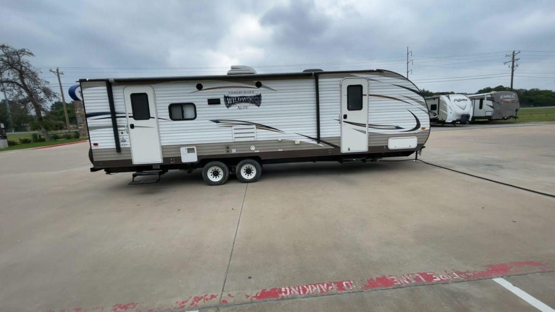 2017 TAN FOREST RIVER WILDWOOD 254RLXL (4X4TWDA23HE) , Length: 30.92 ft. | Dry Weight: 6,063 lbs. | Gross Weight: 7,685 lbs. | Slides: 1 transmission, located at 4319 N Main St, Cleburne, TX, 76033, (817) 678-5133, 32.385960, -97.391212 - With the 2017 Forest River Wildwood 254RLXL travel trailer, enjoy the fun of camping. This well-thought-out RV is a great option for anyone looking for unforgettable outdoor experiences because it provides the ideal balance of comfort, functionality, and fashionable features. This unit measures 3 - Photo#2