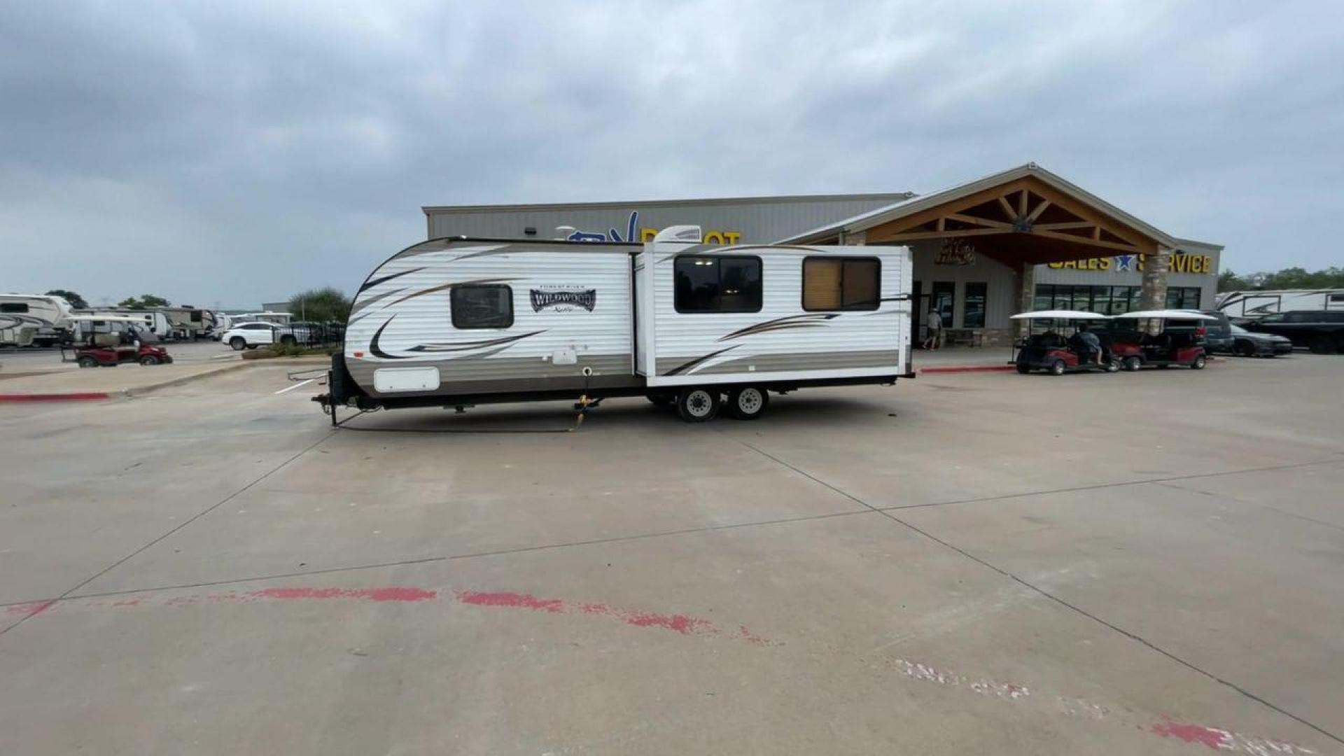 2017 TAN FOREST RIVER WILDWOOD 254RLXL (4X4TWDA23HE) , Length: 30.92 ft. | Dry Weight: 6,063 lbs. | Gross Weight: 7,685 lbs. | Slides: 1 transmission, located at 4319 N Main St, Cleburne, TX, 76033, (817) 678-5133, 32.385960, -97.391212 - With the 2017 Forest River Wildwood 254RLXL travel trailer, enjoy the fun of camping. This well-thought-out RV is a great option for anyone looking for unforgettable outdoor experiences because it provides the ideal balance of comfort, functionality, and fashionable features. This unit measures 3 - Photo#6