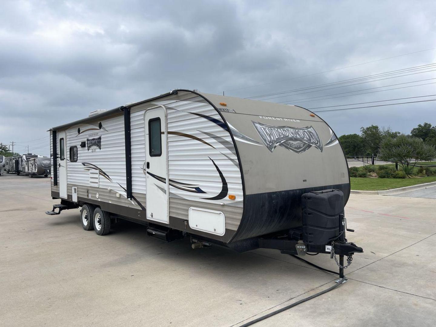 2017 TAN FOREST RIVER WILDWOOD 254RLXL (4X4TWDA23HE) , Length: 30.92 ft. | Dry Weight: 6,063 lbs. | Gross Weight: 7,685 lbs. | Slides: 1 transmission, located at 4319 N Main St, Cleburne, TX, 76033, (817) 678-5133, 32.385960, -97.391212 - With the 2017 Forest River Wildwood 254RLXL travel trailer, enjoy the fun of camping. This well-thought-out RV is a great option for anyone looking for unforgettable outdoor experiences because it provides the ideal balance of comfort, functionality, and fashionable features. This unit measures 3 - Photo#23