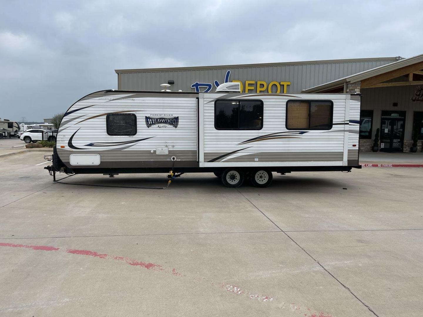 2017 TAN FOREST RIVER WILDWOOD 254RLXL (4X4TWDA23HE) , Length: 30.92 ft. | Dry Weight: 6,063 lbs. | Gross Weight: 7,685 lbs. | Slides: 1 transmission, located at 4319 N Main St, Cleburne, TX, 76033, (817) 678-5133, 32.385960, -97.391212 - With the 2017 Forest River Wildwood 254RLXL travel trailer, enjoy the fun of camping. This well-thought-out RV is a great option for anyone looking for unforgettable outdoor experiences because it provides the ideal balance of comfort, functionality, and fashionable features. This unit measures 3 - Photo#24