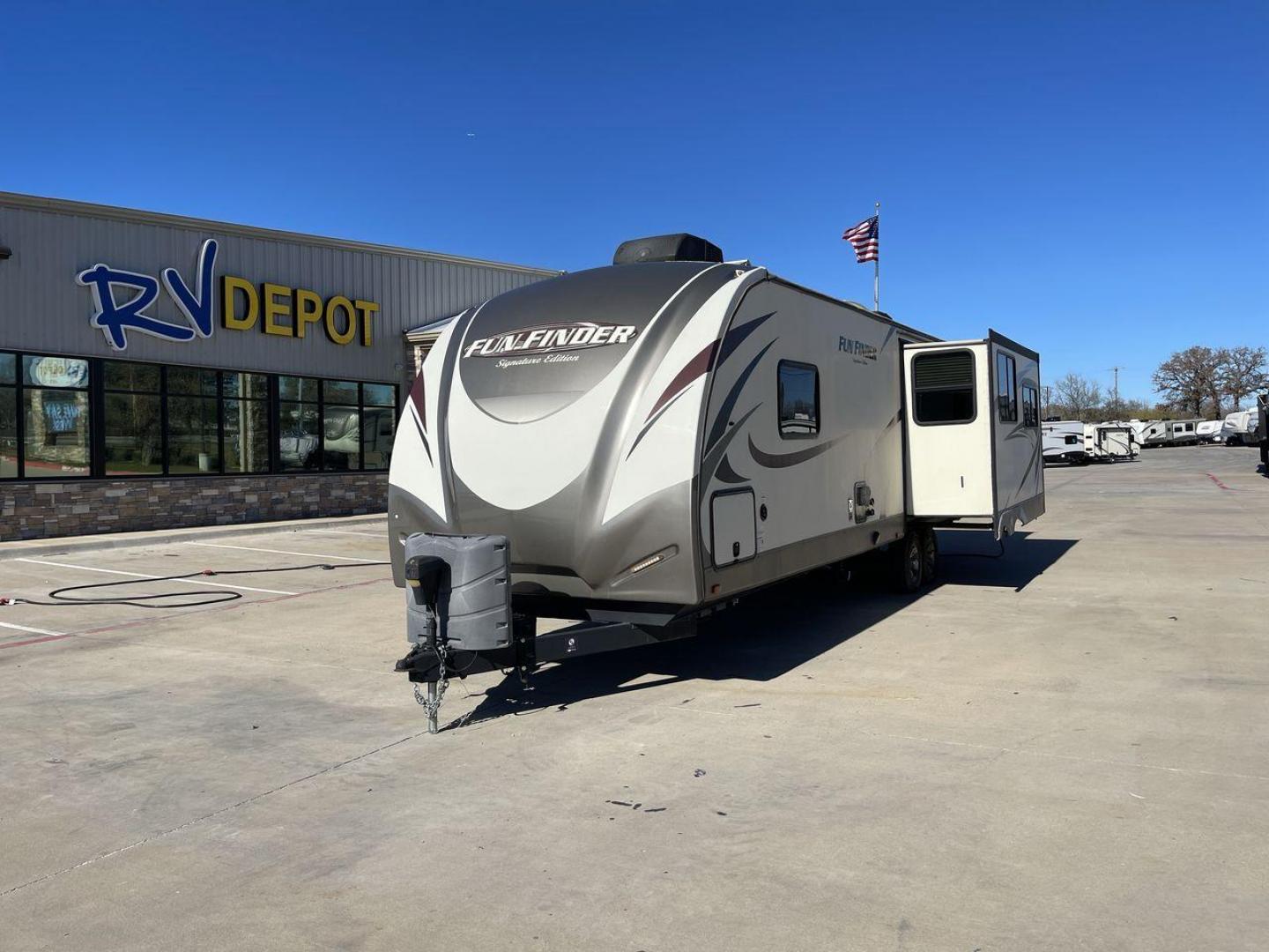 2017 BROWN FUNFINDER 319RLDS (5RXAB3524H1) , Length: 35.5 ft. | Dry Weight: 7,485 lbs. | Gross Weight: 9,760 lbs. | Slides: 2 transmission, located at 4319 N Main St, Cleburne, TX, 76033, (817) 678-5133, 32.385960, -97.391212 - Photo#0