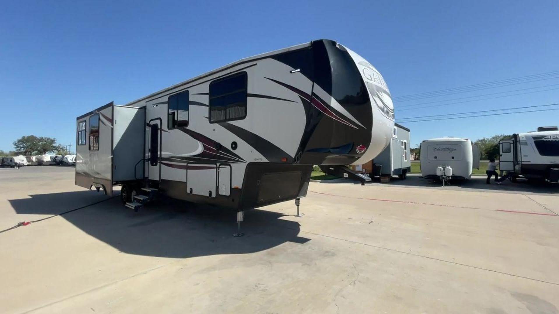 2017 TAN GATEWAY 3712RDMB - (5SFSG4228HE) , Length: 39.5 ft. | Dry Weight: 13,680 lbs. | Gross Weight: 15,500 lbs. | Slides: 4 transmission, located at 4319 N Main St, Cleburne, TX, 76033, (817) 678-5133, 32.385960, -97.391212 - The 2017 Gateway 3712RDMB Fifth Wheel provides luxurious travel experiences. With a length of 39.5 feet and a dry weight of 13,680 pounds, this amazing RV provides large living accommodations and all of the conveniences you require for a comfortable travel. With a gross weight of 15,500 pounds and f - Photo#5