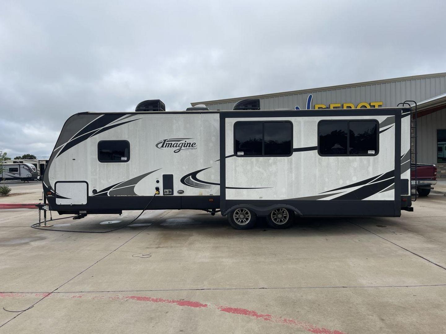 2017 TAN GRAND DESIGN IMAGINE 2670MK (573TE322XH6) , located at 4319 N Main St, Cleburne, TX, 76033, (817) 678-5133, 32.385960, -97.391212 - Photo#23