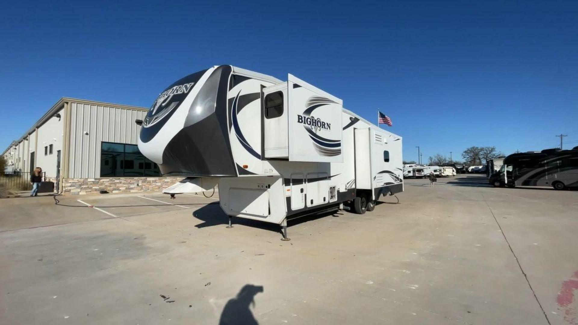 2017 HEARTLAND BIGHORN 3270RS (5SFBG3525HE) , Length: 35.2 ft. | Dry Weight: 11,965 lbs. | Gross Weight: 15,500 lbs. | Slides: 3 transmission, located at 4319 N Main St, Cleburne, TX, 76033, (817) 678-5133, 32.385960, -97.391212 - The 2017 Heartland Bighorn 3270RS is a luxurious fifth-wheel trailer designed for discerning travelers seeking comfort and style on the road. Measuring 35.2 feet in length and boasting a dry weight of 11,965 lbs, this model offers a spacious interior without sacrificing ease of towing. Inside the Bi - Photo#4