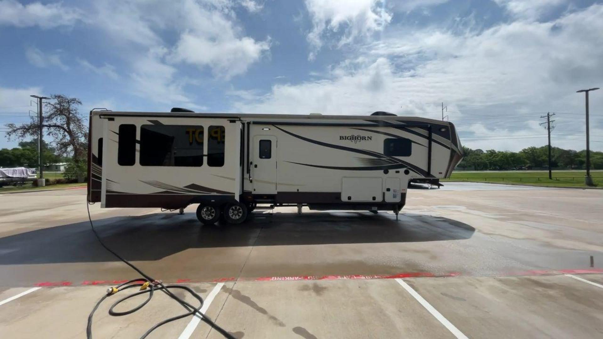 2017 HEARTLAND BIGHORN 3760EL (5SFBG4224HE) , Length: 40.9 ft. | Dry Weight: 13,240 lbs. | Gross Weight: 16,000 lbs. | Slides: 3 transmission, located at 4319 N Main St, Cleburne, TX, 76033, (817) 678-5133, 32.385960, -97.391212 - The 2017 Heartland Bighorn 3760EL fifth wheel offers comfort and elegance when traveling. This well-thought-out RV offers a home away from home by fusing flair and functionality. The dimensions of this unit are 40.9 ft in length, 8 ft in width, and 13.25 ft in height. It has a dry weight of 13,240 l - Photo#2