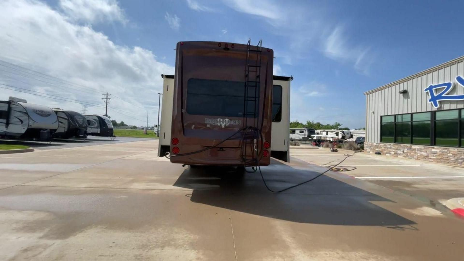 2017 HEARTLAND BIGHORN 3760EL (5SFBG4224HE) , Length: 40.9 ft. | Dry Weight: 13,240 lbs. | Gross Weight: 16,000 lbs. | Slides: 3 transmission, located at 4319 N Main St, Cleburne, TX, 76033, (817) 678-5133, 32.385960, -97.391212 - The 2017 Heartland Bighorn 3760EL fifth wheel offers comfort and elegance when traveling. This well-thought-out RV offers a home away from home by fusing flair and functionality. The dimensions of this unit are 40.9 ft in length, 8 ft in width, and 13.25 ft in height. It has a dry weight of 13,240 l - Photo#8