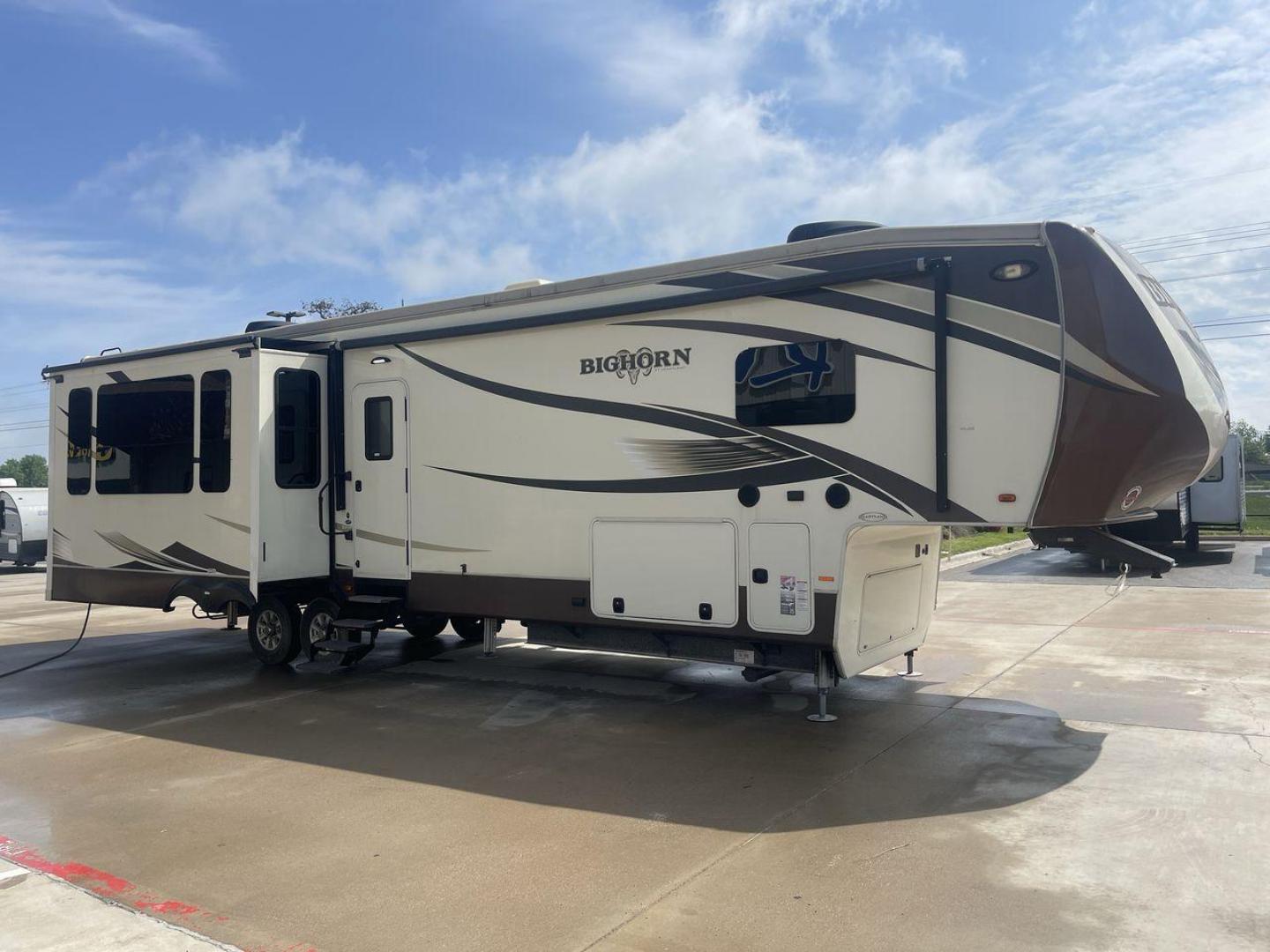 2017 HEARTLAND BIGHORN 3760EL (5SFBG4224HE) , Length: 40.9 ft. | Dry Weight: 13,240 lbs. | Gross Weight: 16,000 lbs. | Slides: 3 transmission, located at 4319 N Main St, Cleburne, TX, 76033, (817) 678-5133, 32.385960, -97.391212 - The 2017 Heartland Bighorn 3760EL fifth wheel offers comfort and elegance when traveling. This well-thought-out RV offers a home away from home by fusing flair and functionality. The dimensions of this unit are 40.9 ft in length, 8 ft in width, and 13.25 ft in height. It has a dry weight of 13,240 l - Photo#23