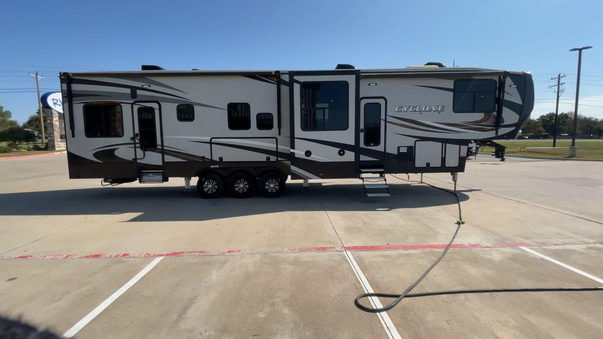 2017 HEARTLAND CYCLONE 4005 (5SFCG4434HE) , Length: 44.1 ft. | Dry Weight: 16,290 lbs.| Gross Weight: 20,000 lbs. | Slides: 3 transmission, located at 4319 N Main St, Cleburne, TX, 76033, (817) 678-5133, 32.385960, -97.391212 - The 2017 Heartland Cyclone 4005 is a luxury fifth-wheel toy hauler that combines comfort and functionality for adventurers who want the flexibility to bring toys along for the ride. Known for its spacious garage, upscale living area, and ample sleeping options, this model is ideal for thrill-seekers - Photo#2