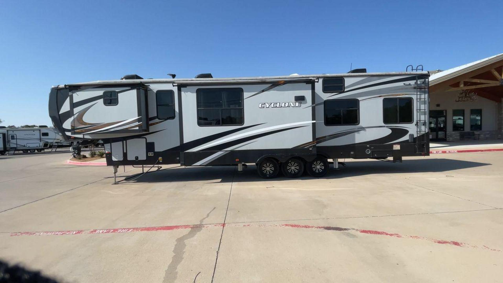 2017 HEARTLAND CYCLONE 4005 (5SFCG4434HE) , Length: 44.1 ft. | Dry Weight: 16,290 lbs.| Gross Weight: 20,000 lbs. | Slides: 3 transmission, located at 4319 N Main St, Cleburne, TX, 76033, (817) 678-5133, 32.385960, -97.391212 - The 2017 Heartland Cyclone 4005 is a luxury fifth-wheel toy hauler that combines comfort and functionality for adventurers who want the flexibility to bring toys along for the ride. Known for its spacious garage, upscale living area, and ample sleeping options, this model is ideal for thrill-seekers - Photo#6