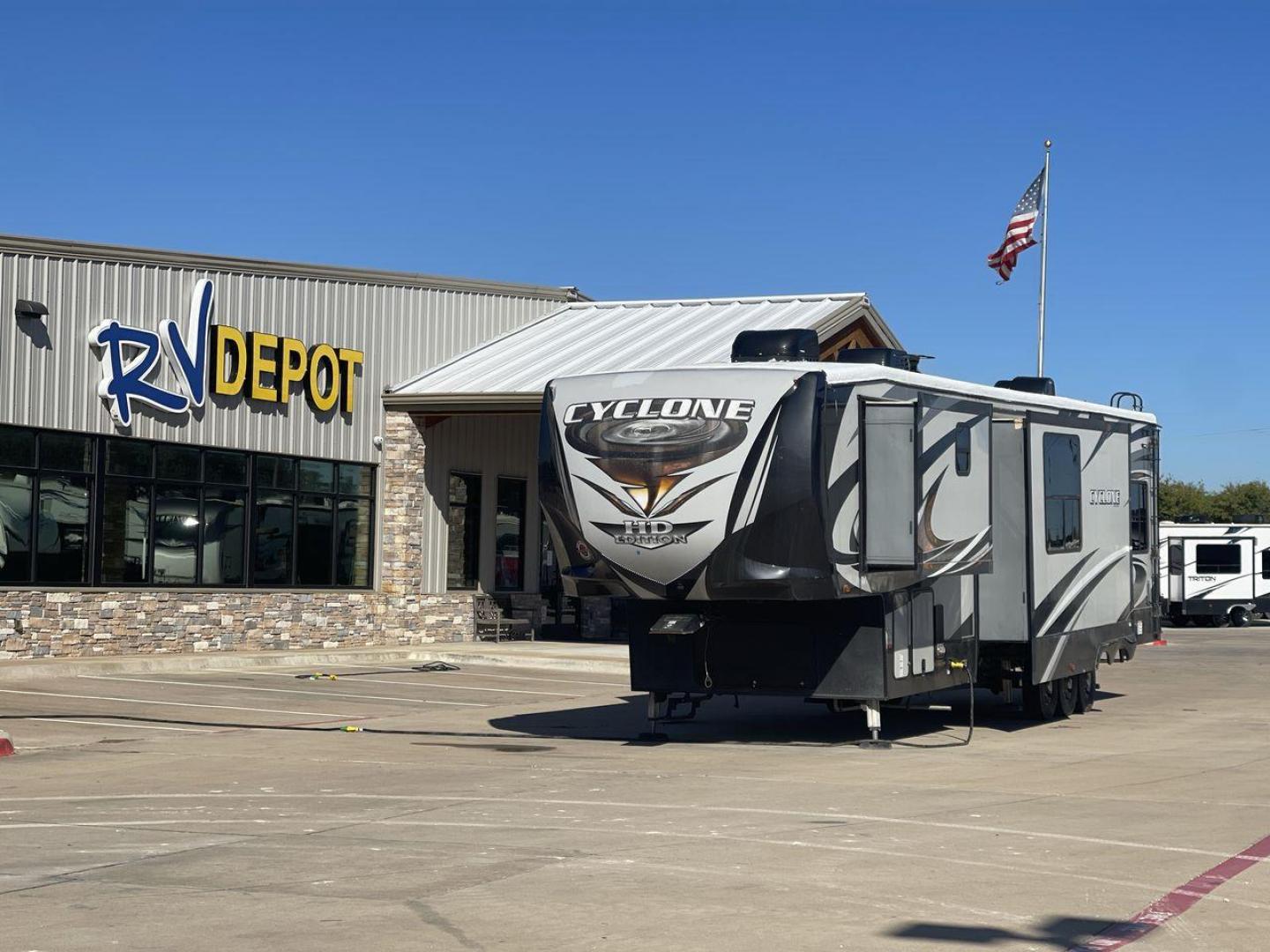 2017 HEARTLAND CYCLONE 4200 (5SFCG4434HE) , Length: 44 ft. | Dry Weight: 15,725 lbs. | Gross Weight: 20,000 lbs. | Slides: 2 transmission, located at 4319 N Main St, Cleburne, TX, 76033, (817) 678-5133, 32.385960, -97.391212 - Photo#0