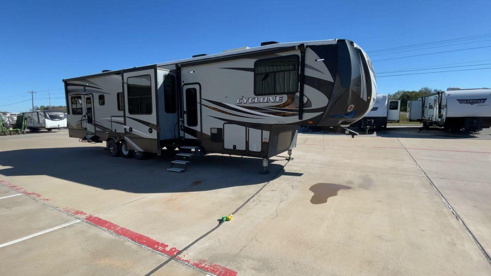 2017 HEARTLAND CYCLONE 4200 (5SFCG4434HE) , Length: 44 ft. | Dry Weight: 15,725 lbs. | Gross Weight: 20,000 lbs. | Slides: 2 transmission, located at 4319 N Main St, Cleburne, TX, 76033, (817) 678-5133, 32.385960, -97.391212 - Photo#3