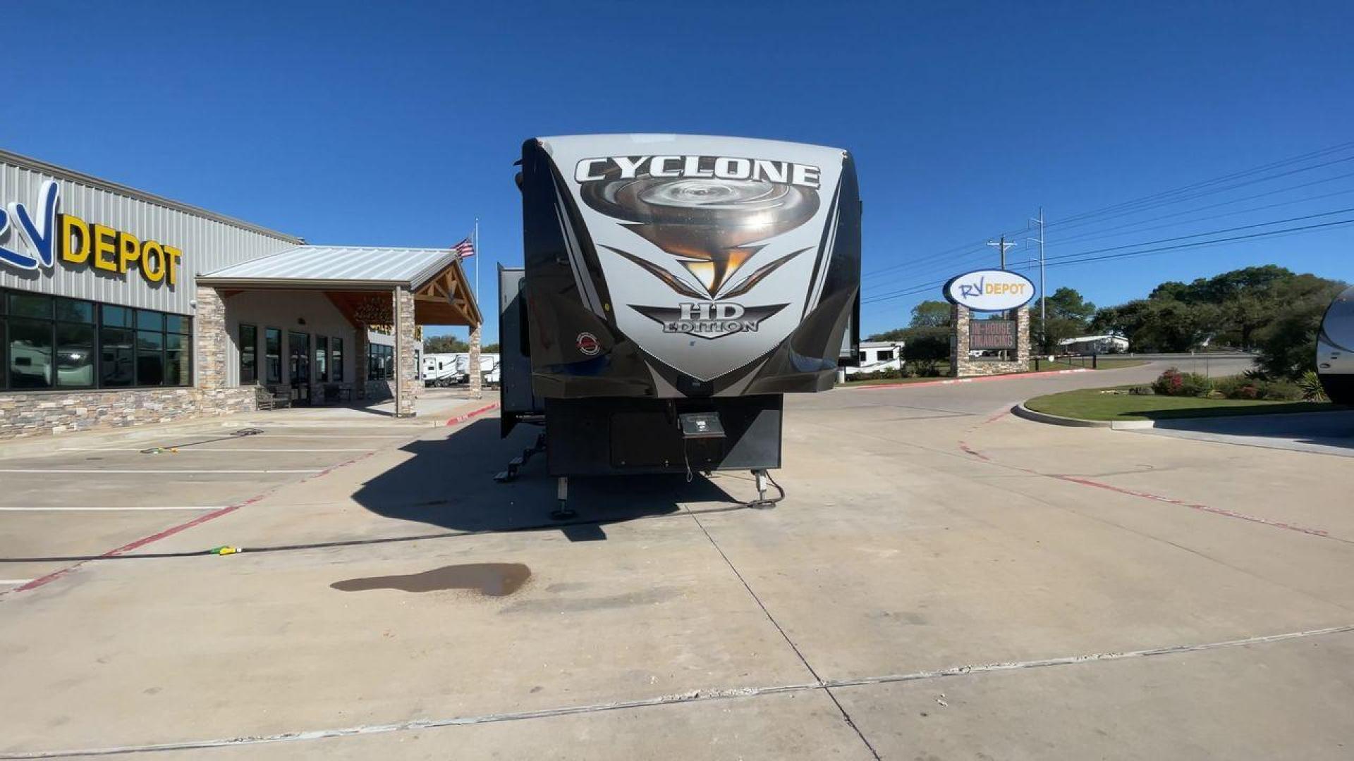 2017 HEARTLAND CYCLONE 4200 (5SFCG4434HE) , Length: 44 ft. | Dry Weight: 15,725 lbs. | Gross Weight: 20,000 lbs. | Slides: 2 transmission, located at 4319 N Main St, Cleburne, TX, 76033, (817) 678-5133, 32.385960, -97.391212 - Photo#4