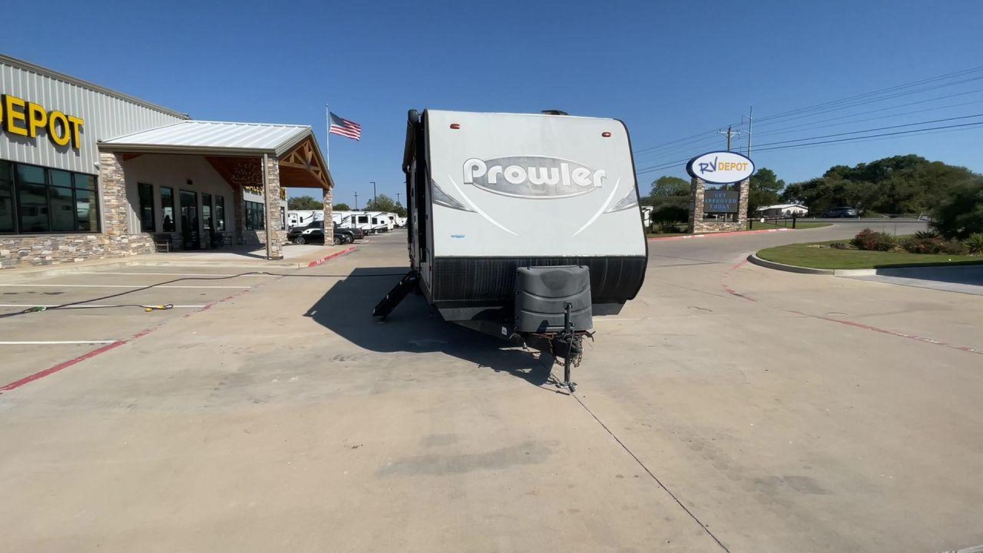 2017 HEARTLAND PROWLER 32LX (5SFPB3622JE) , Length: 36.4 ft. | Dry Weight: 7,880 lbs | Gross Weight: 9,000 lbs | Slides: 2 transmission, located at 4319 N Main St, Cleburne, TX, 76033, (817) 678-5133, 32.385960, -97.391212 - The 2017 Heartland Prowler 32LX travel trailer has dimensions of 36.4 ft in length, 8 ft width, 11.2 ft height, and 6.8 ft interior height. It has a base weight of 7,880 lbs with a 9,000 lbs GVWR and a carrying capacity of 1,120 lbs. This unit highlights an outdoor kitchen, a rear bunkhouse, a p - Photo#4