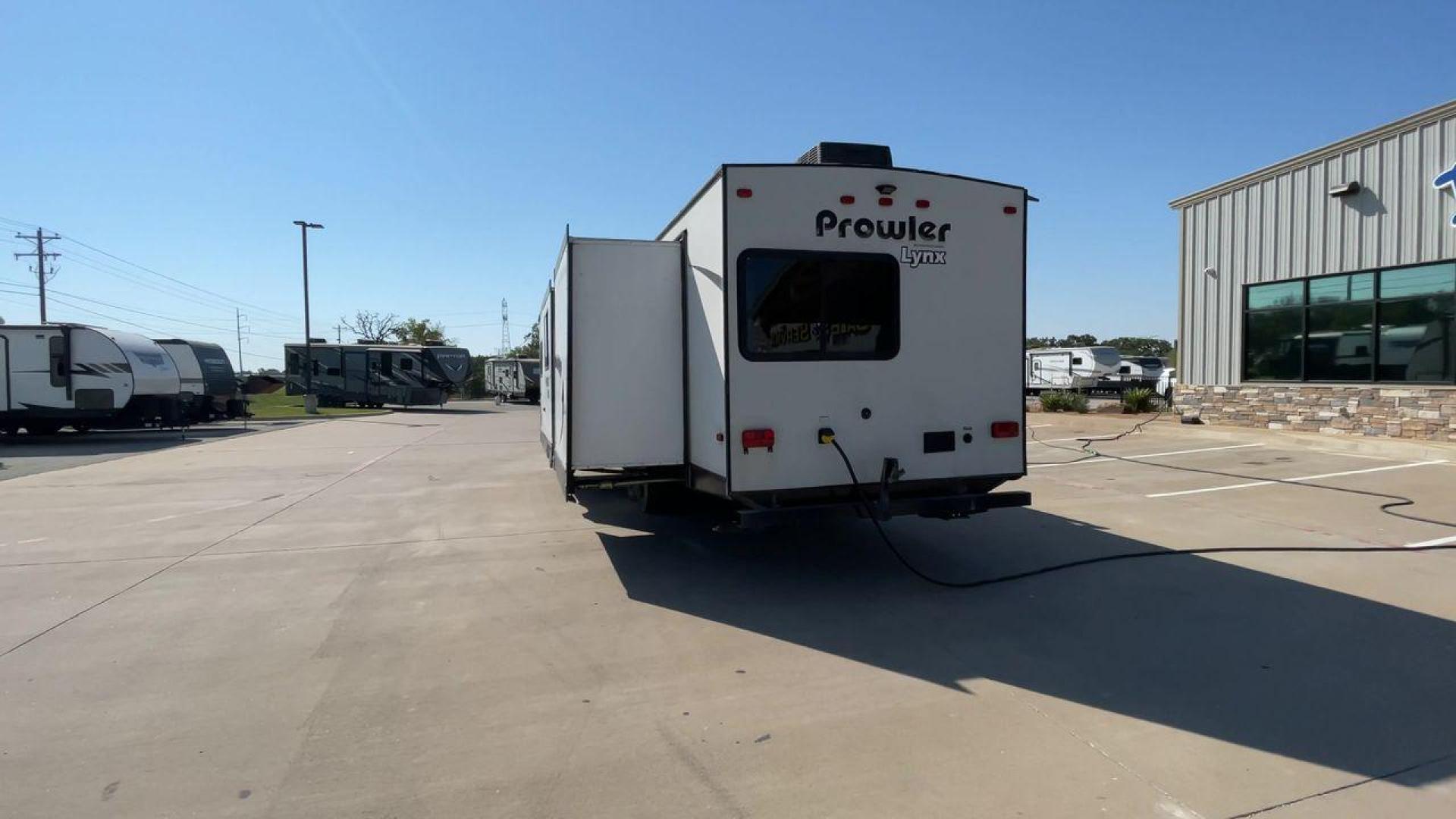 2017 HEARTLAND PROWLER 32LX (5SFPB3622JE) , Length: 36.4 ft. | Dry Weight: 7,880 lbs | Gross Weight: 9,000 lbs | Slides: 2 transmission, located at 4319 N Main St, Cleburne, TX, 76033, (817) 678-5133, 32.385960, -97.391212 - The 2017 Heartland Prowler 32LX travel trailer has dimensions of 36.4 ft in length, 8 ft width, 11.2 ft height, and 6.8 ft interior height. It has a base weight of 7,880 lbs with a 9,000 lbs GVWR and a carrying capacity of 1,120 lbs. This unit highlights an outdoor kitchen, a rear bunkhouse, a p - Photo#8