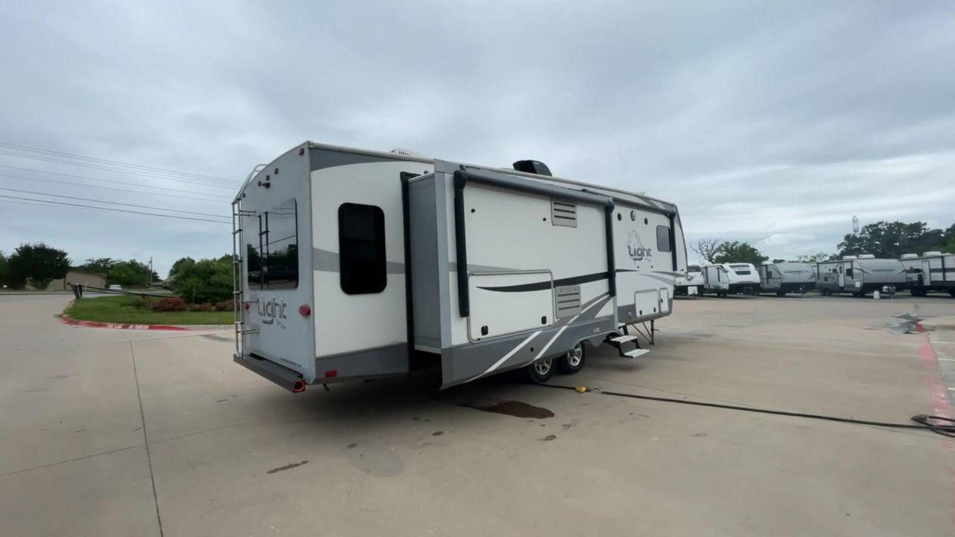 2017 GRAY HIGHLAND RIDGE OPEN RANGE 293RLS (58TFX3527H3) , Length: 35 ft. | Dry Weight: 8,955 lbs. | Gross Weight: 10,995 lbs. | Slides: 3 transmission, located at 4319 N Main St, Cleburne, TX, 76033, (817) 678-5133, 32.385960, -97.391212 - The 2017 Highland Ridge Open Range 293RLS fifth wheel measures 35 ft in length, 8.33 ft in width, and 12.42 ft in height. It has a dry weight of 8,955 lbs having a payload capacity of 2,040 lbs with a GVWR of 10,995 lbs and a 1,410 lbs hitch weight. This unit is a dual axle fifth wheel with exterior - Photo#1