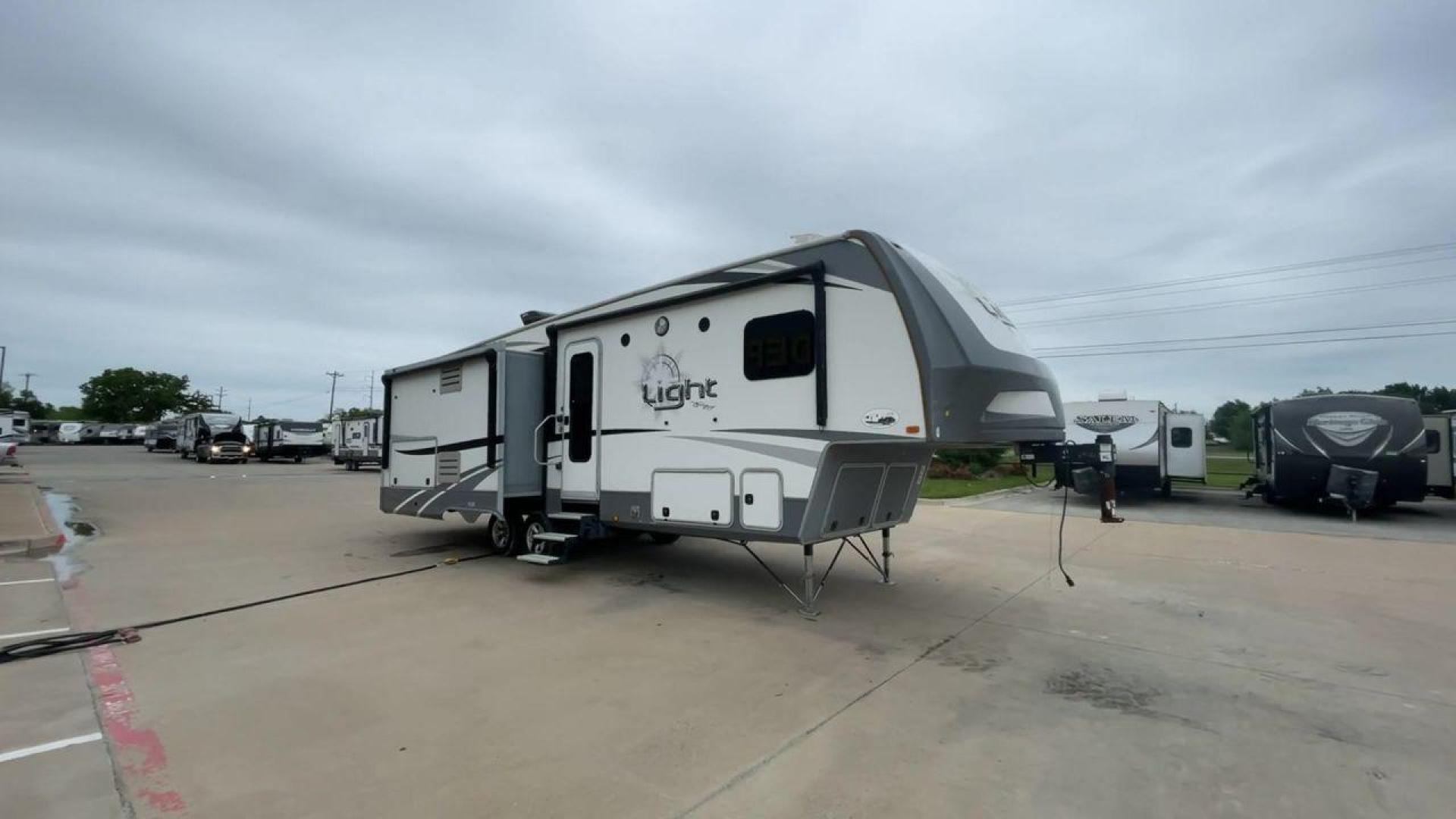 2017 GRAY HIGHLAND RIDGE OPEN RANGE 293RLS (58TFX3527H3) , Length: 35 ft. | Dry Weight: 8,955 lbs. | Gross Weight: 10,995 lbs. | Slides: 3 transmission, located at 4319 N Main St, Cleburne, TX, 76033, (817) 678-5133, 32.385960, -97.391212 - The 2017 Highland Ridge Open Range 293RLS fifth wheel measures 35 ft in length, 8.33 ft in width, and 12.42 ft in height. It has a dry weight of 8,955 lbs having a payload capacity of 2,040 lbs with a GVWR of 10,995 lbs and a 1,410 lbs hitch weight. This unit is a dual axle fifth wheel with exterior - Photo#3