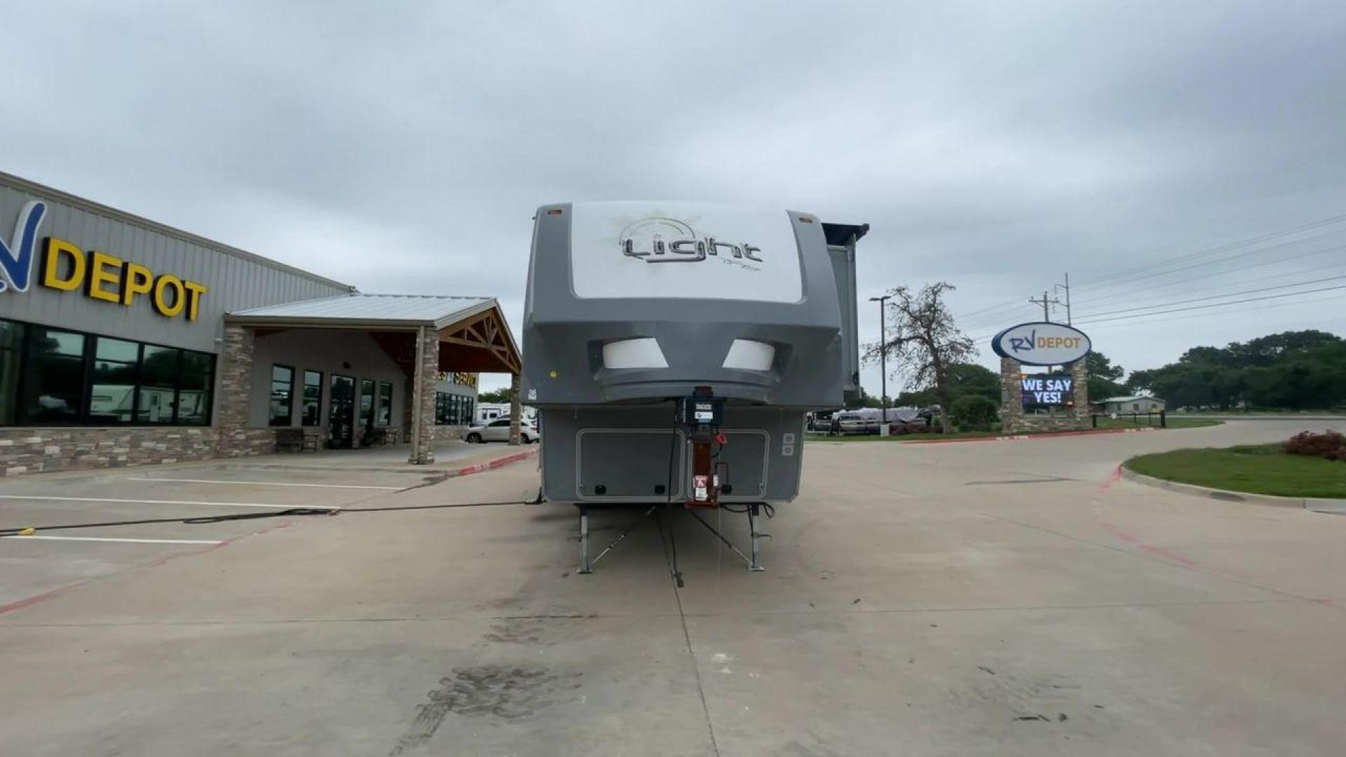 2017 GRAY HIGHLAND RIDGE OPEN RANGE 293RLS (58TFX3527H3) , Length: 35 ft. | Dry Weight: 8,955 lbs. | Gross Weight: 10,995 lbs. | Slides: 3 transmission, located at 4319 N Main St, Cleburne, TX, 76033, (817) 678-5133, 32.385960, -97.391212 - The 2017 Highland Ridge Open Range 293RLS fifth wheel measures 35 ft in length, 8.33 ft in width, and 12.42 ft in height. It has a dry weight of 8,955 lbs having a payload capacity of 2,040 lbs with a GVWR of 10,995 lbs and a 1,410 lbs hitch weight. This unit is a dual axle fifth wheel with exterior - Photo#4