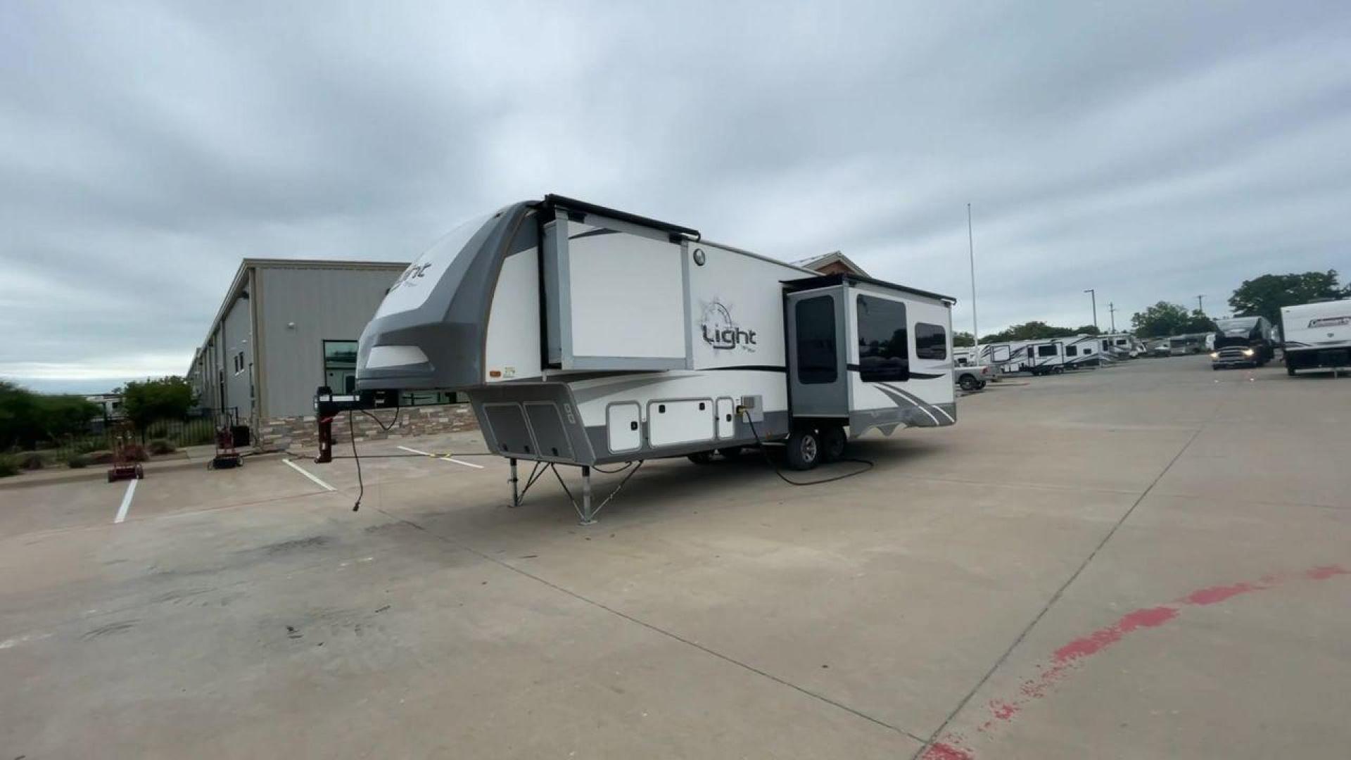 2017 GRAY HIGHLAND RIDGE OPEN RANGE 293RLS (58TFX3527H3) , Length: 35 ft. | Dry Weight: 8,955 lbs. | Gross Weight: 10,995 lbs. | Slides: 3 transmission, located at 4319 N Main St, Cleburne, TX, 76033, (817) 678-5133, 32.385960, -97.391212 - The 2017 Highland Ridge Open Range 293RLS fifth wheel measures 35 ft in length, 8.33 ft in width, and 12.42 ft in height. It has a dry weight of 8,955 lbs having a payload capacity of 2,040 lbs with a GVWR of 10,995 lbs and a 1,410 lbs hitch weight. This unit is a dual axle fifth wheel with exterior - Photo#5