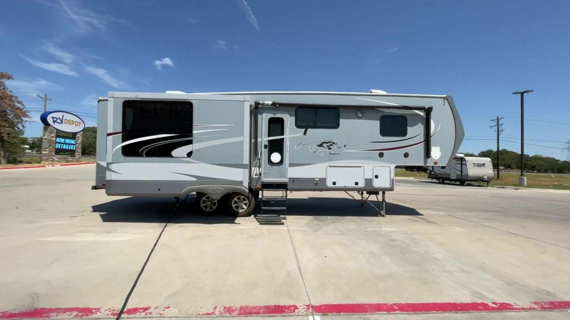 2017 GRAY HIGHLAND RIDGE OPEN RANGE 337RLS (58TFL3328H5) , Length: 34 ft. | Dry Weight: 9,657 lbs. | Gross Weight: 12,720 lbs. | Slides: 3 transmission, located at 4319 N Main St, Cleburne, TX, 76033, (817) 678-5133, 32.385960, -97.391212 - Photo#2