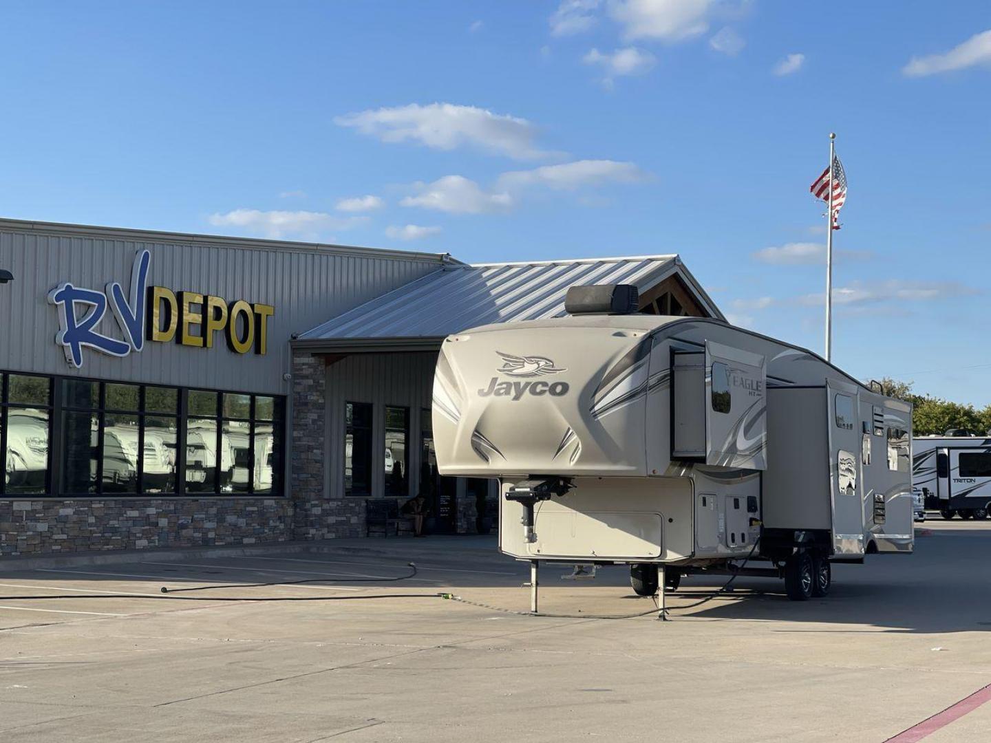 2017 JAYCO EAGLE 30.5MBOK (1UJCJ0BT4H1) , Length: 37 ft. | Dry Weight: 9,635 lbs. | Gross Weight: 11,950 lbs. | Slides: 4 transmission, located at 4319 N Main St, Cleburne, TX, 76033, (817) 678-5133, 32.385960, -97.391212 - The 2017 Jayco Eagle 30.5MBOK is a mid-profile fifth wheel that combines family-friendly design with high-quality construction. This model is spacious and versatile, featuring multiple sleeping areas, an outdoor kitchen, and luxury touches, making it a great choice for families or couples who enjoy - Photo#0