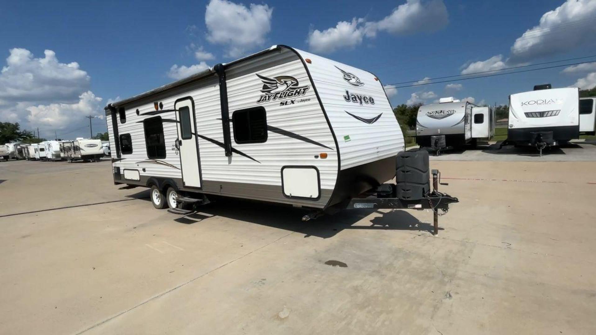 2017 JAYCO JAYFLIGHT 264BH (1UJBJ0BN3H1) , located at 4319 N Main St, Cleburne, TX, 76033, (817) 678-5133, 32.385960, -97.391212 - Photo#3