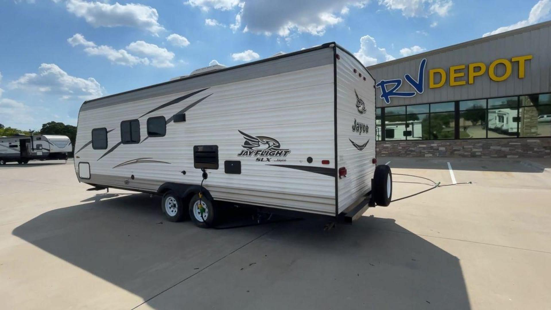 2017 JAYCO JAYFLIGHT 264BH (1UJBJ0BN3H1) , located at 4319 N Main St, Cleburne, TX, 76033, (817) 678-5133, 32.385960, -97.391212 - Photo#7