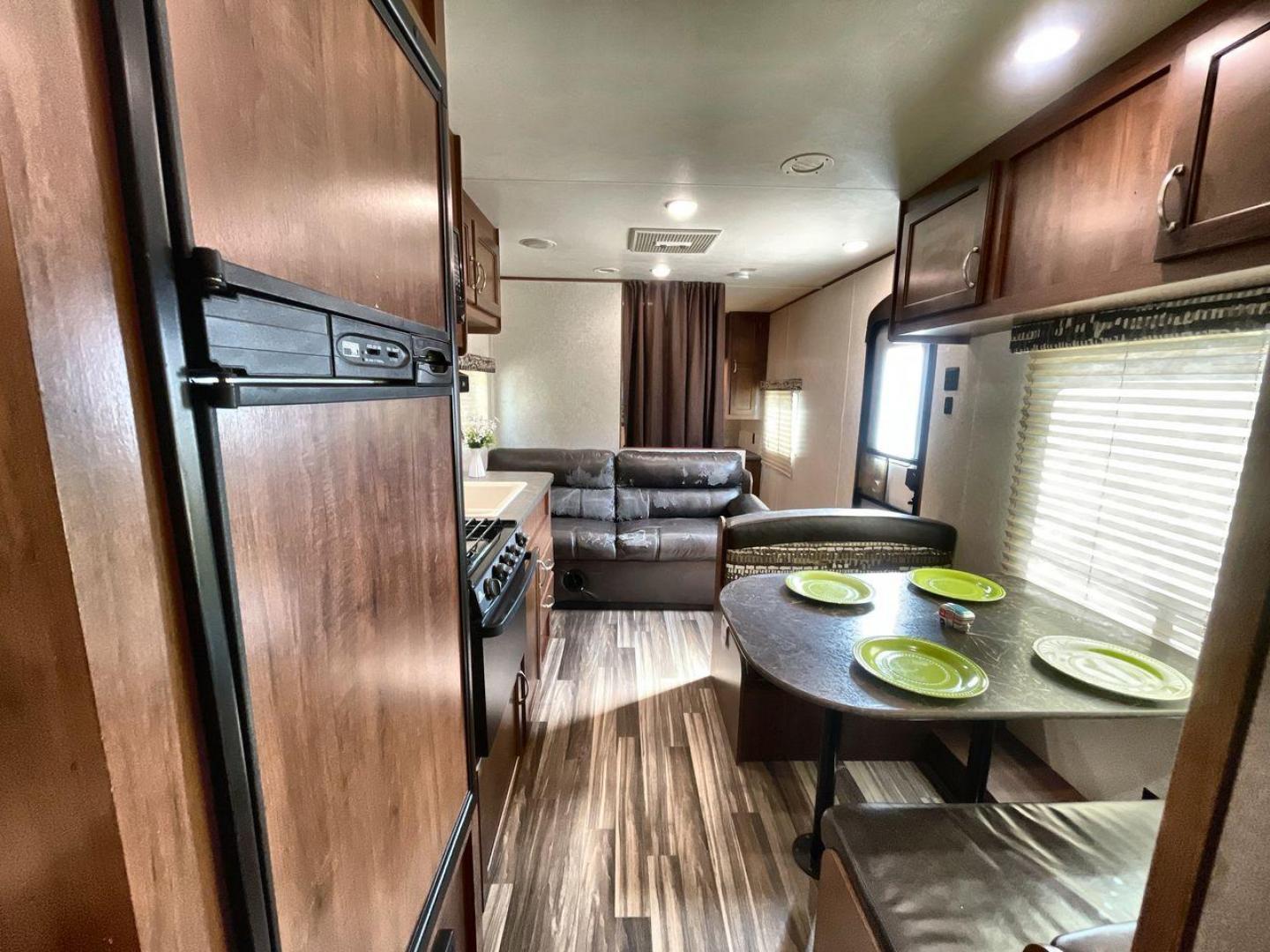 2017 JAYCO JAYFLIGHT 264BH (1UJBJ0BN3H1) , located at 4319 N Main St, Cleburne, TX, 76033, (817) 678-5133, 32.385960, -97.391212 - Photo#13