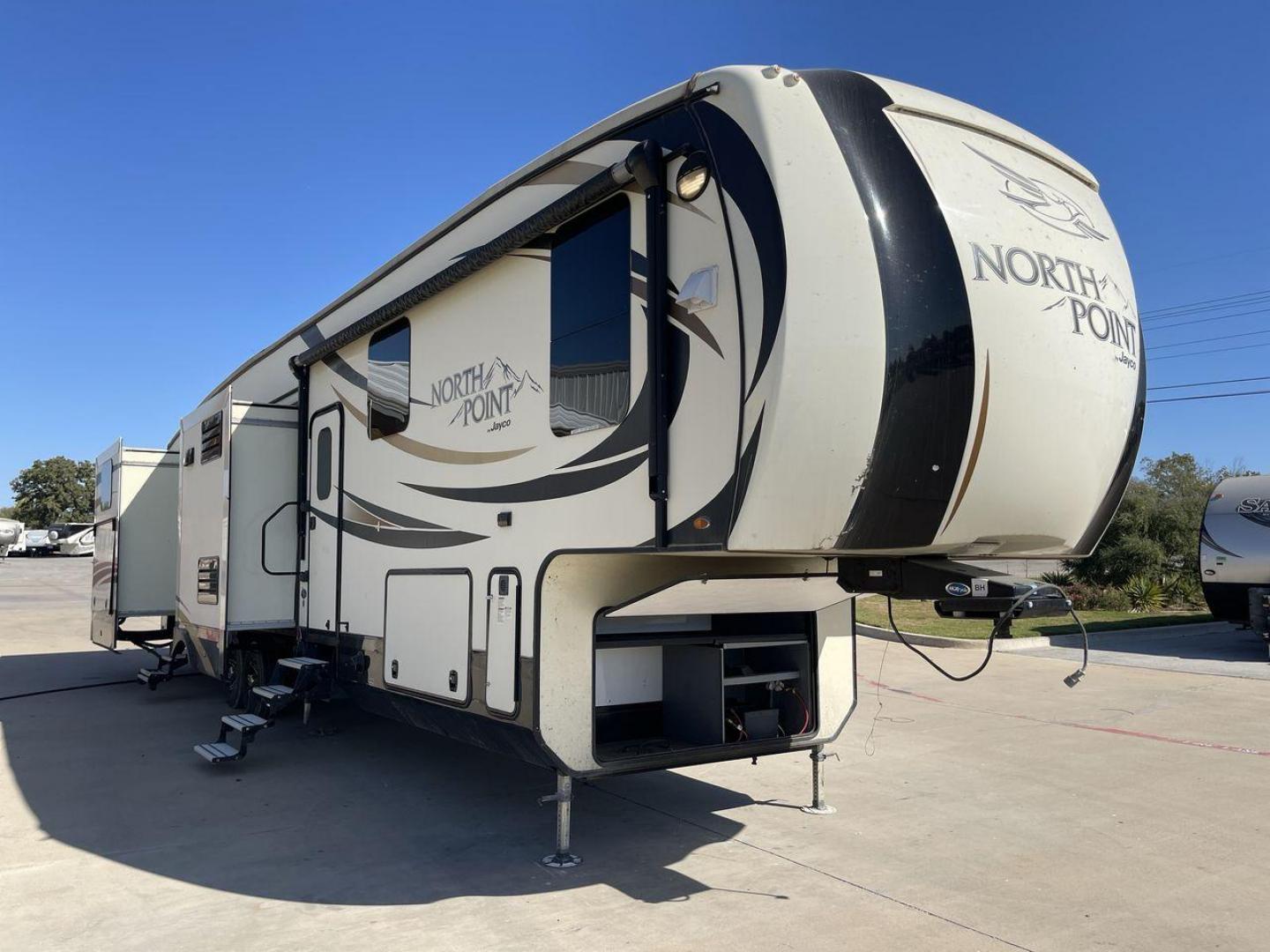 2017 TAN JAYCO NORTH POINT 375BHFS (1UJCJ0BV2H1) , Length: 43.25 ft.| Dry Weight: 13,740 lbs. | Gross Weight: 16,500 lbs. | Slides: 5 transmission, located at 4319 N Main St, Cleburne, TX, 76033, (817) 678-5133, 32.385960, -97.391212 - Five slides, one-and-a-half baths, a bunkhouse, and an outdoor kitchen are just some of the highlights of this North Point fifth wheel model 375BHFS by Jayco. This fifth wheel measures 43.25 ft in length, 8 ft in width, 13.33 ft in height, and 6.83 ft in interior height. It has a dry weight of 1 - Photo#22