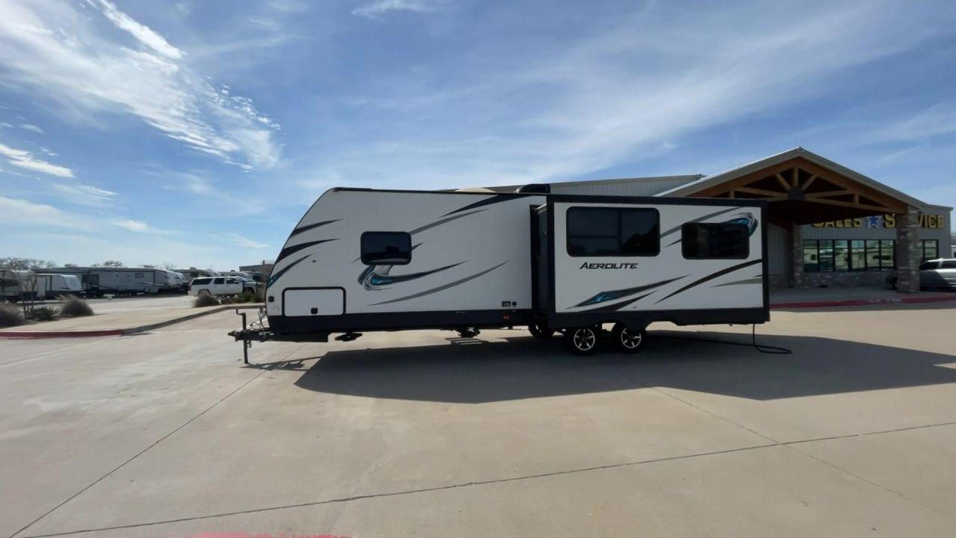 2017 KEYSTONE AEROLITE 2820RESL (4YDT2822XHJ) , located at 4319 N Main St, Cleburne, TX, 76033, (817) 678-5133, 32.385960, -97.391212 - Photo#6