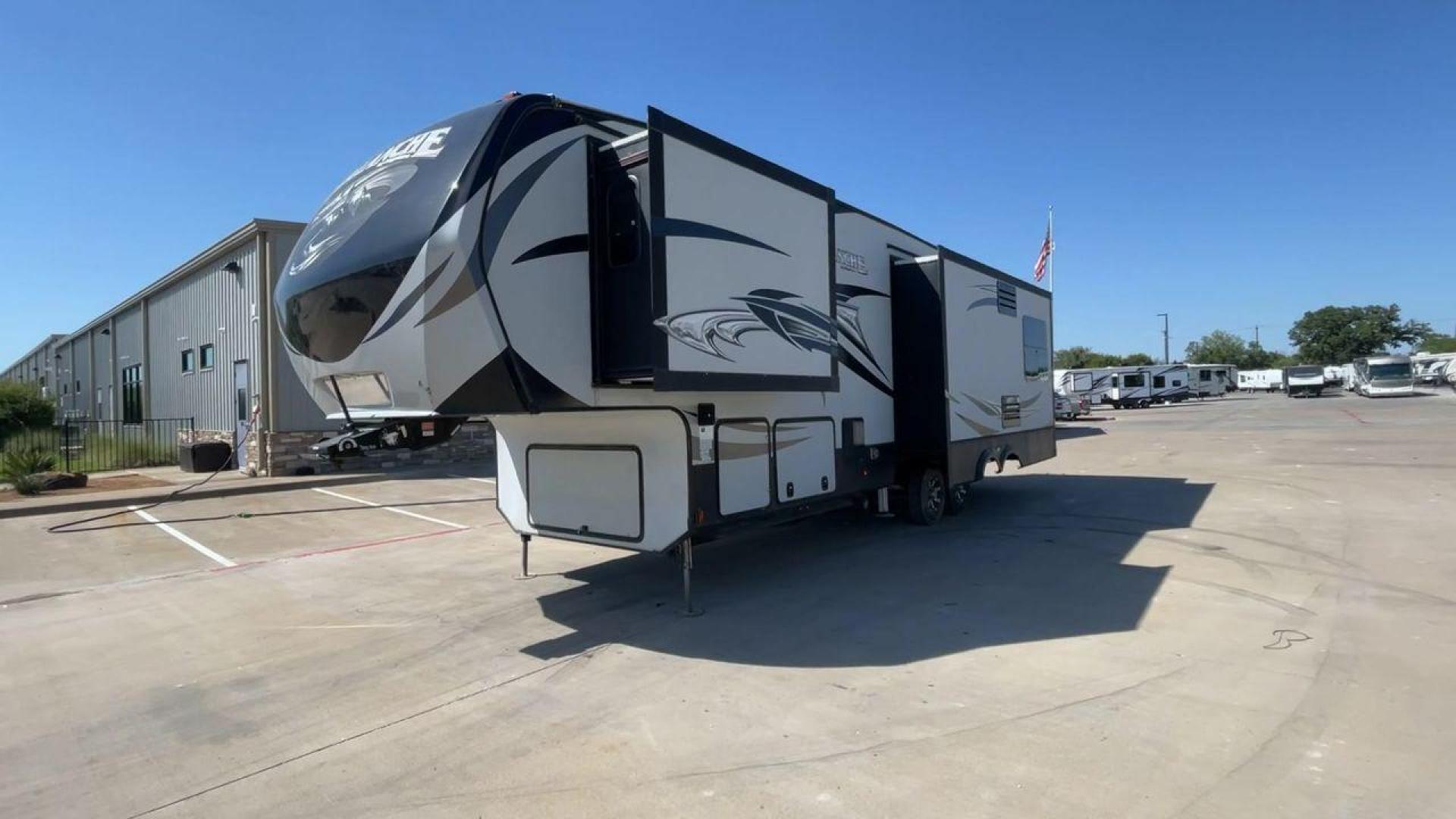 2017 GRAY KEYSTONE AVALANCHE 300RE (4YDF30028HE) , Length: 34.5 ft. | Dry Weight: 11,489 lbs. | Gross Weight: 15,000 lbs. | Slides: 3 transmission, located at 4319 N Main St, Cleburne, TX, 76033, (817) 678-5133, 32.385960, -97.391212 - The 2017 Keystone Avalanche 300RE is a dual-axle aluminum wheel setup measuring 34.5 ft. in length. It has a dry weight of 11,489 lbs. and a GVWR of 15,000 lbs. Its exterior is a base color of silver with black, gray, and white graphics. It is made of aluminum and fiberglass. With 3 slides, it is ro - Photo#5