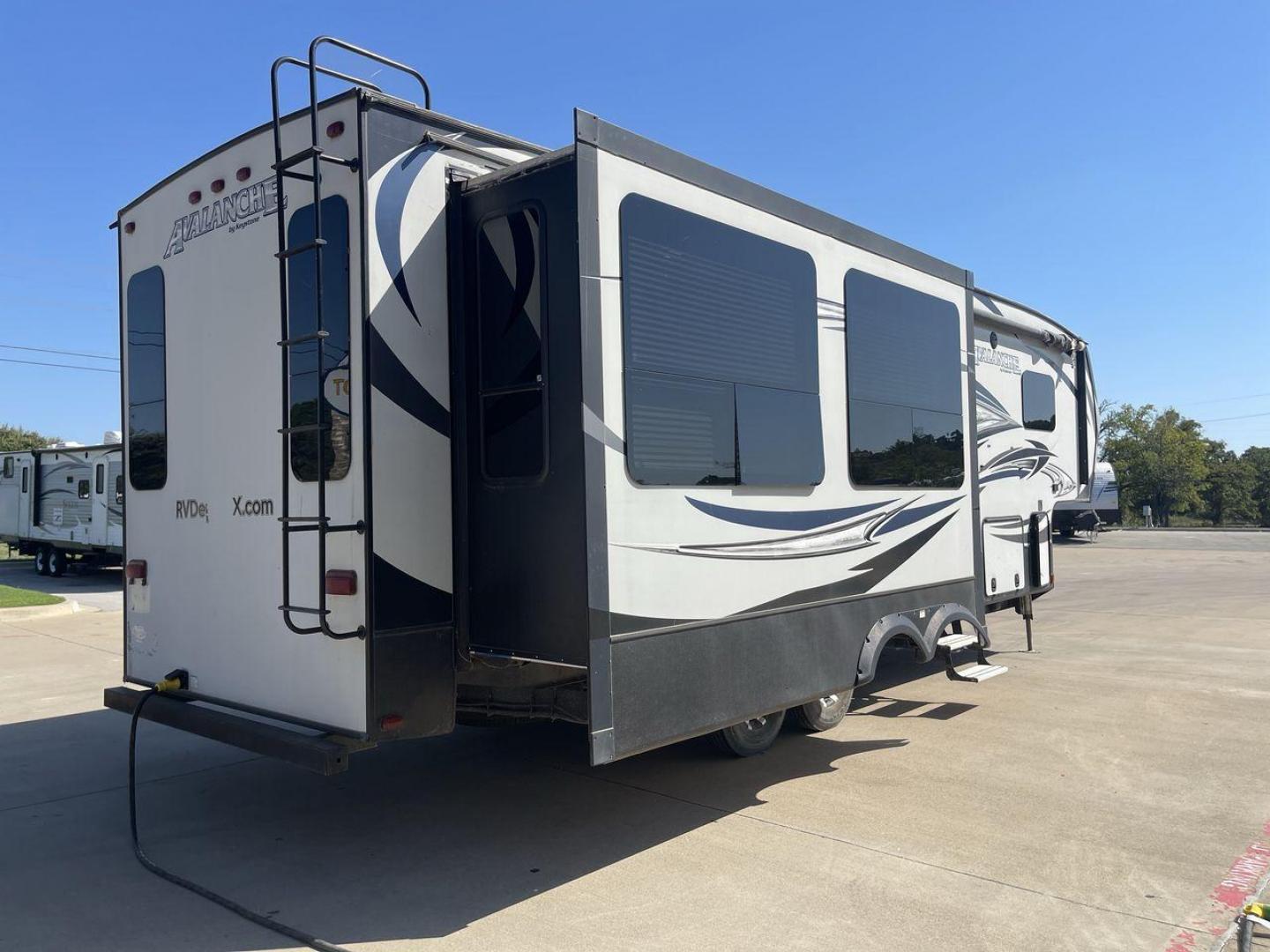 2017 GRAY KEYSTONE AVALANCHE 300RE (4YDF30028HE) , Length: 34.5 ft. | Dry Weight: 11,489 lbs. | Gross Weight: 15,000 lbs. | Slides: 3 transmission, located at 4319 N Main St, Cleburne, TX, 76033, (817) 678-5133, 32.385960, -97.391212 - The 2017 Keystone Avalanche 300RE is a dual-axle aluminum wheel setup measuring 34.5 ft. in length. It has a dry weight of 11,489 lbs. and a GVWR of 15,000 lbs. Its exterior is a base color of silver with black, gray, and white graphics. It is made of aluminum and fiberglass. With 3 slides, it is ro - Photo#24