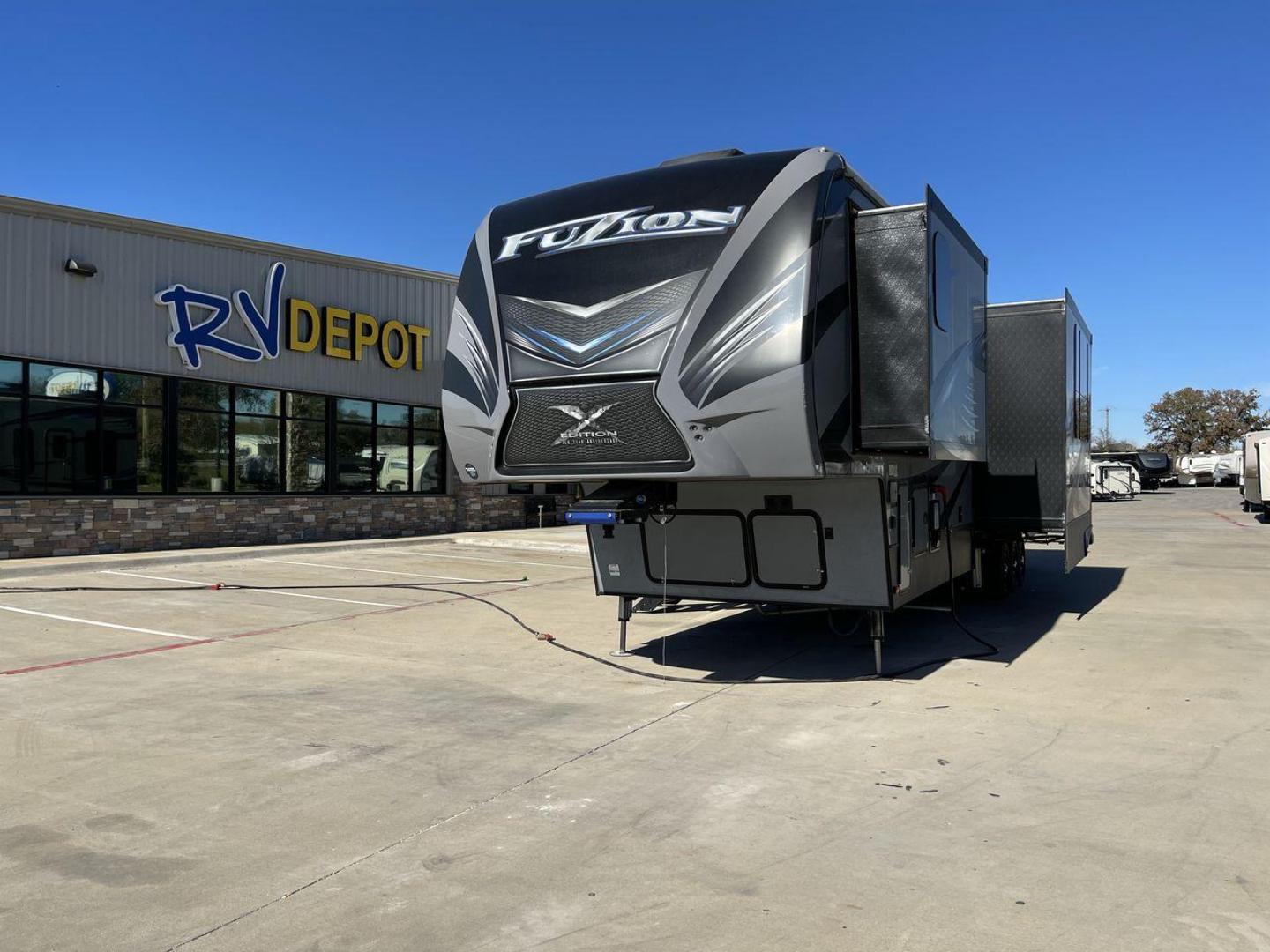 2017 KEYSTONE FUZION 420 (4YDF42037HF) , Length: 43 ft. | Dry Weight: 15,095 lbs. | Gross Weight: 19,000 lbs. | Slides: 3 transmission, located at 4319 N Main St, Cleburne, TX, 76033, (817) 678-5133, 32.385960, -97.391212 - Are you an adventure enthusiast looking for the perfect toy hauler to enhance your outdoor experiences? Look no further than this incredible 2017 Keystone Fuzion 420, available for sale at RV Depot in Cleburne, TX. With its impressive features and exceptional performance, this toy hauler is ready to - Photo#0