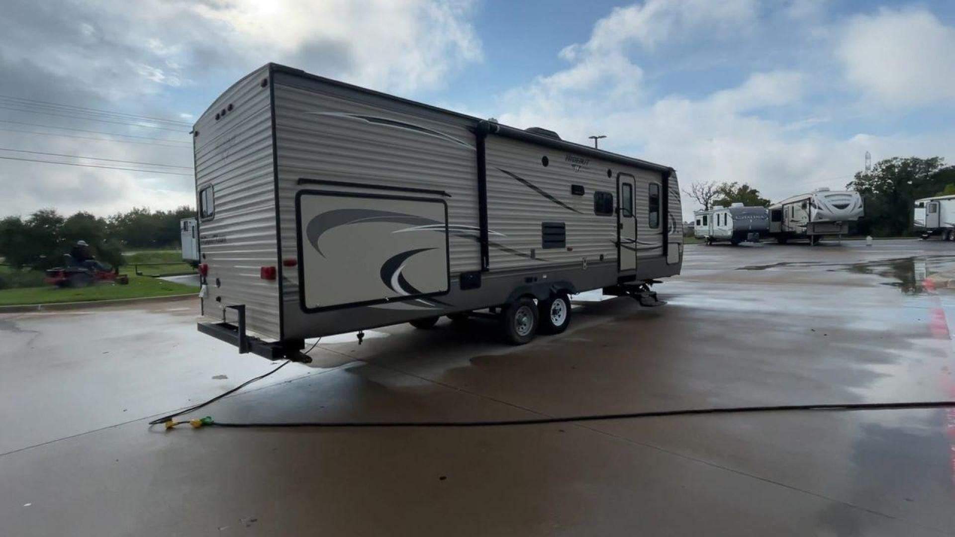 2017 KEYSTONE HIDEOUT 29BKS (4YDT29B21H7) , Length: 34.25 ft. | Dry Weight: 7,225 lbs. | Gross Weight: 9,675 lbs. | Slides: 1 transmission, located at 4319 N Main St, Cleburne, TX, 76033, (817) 678-5133, 32.385960, -97.391212 - Photo#1