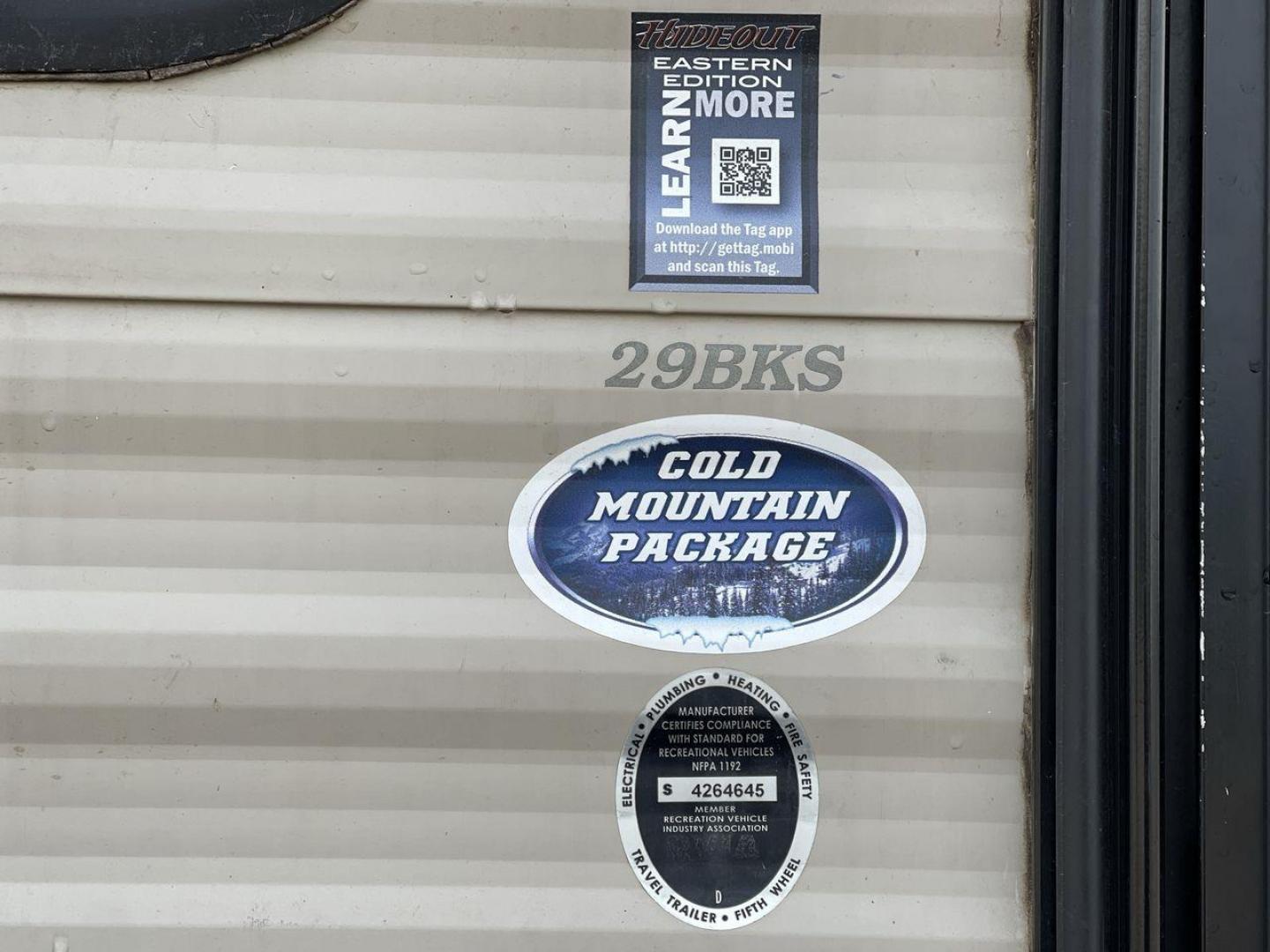 2017 KEYSTONE HIDEOUT 29BKS (4YDT29B21H7) , Length: 34.25 ft. | Dry Weight: 7,225 lbs. | Gross Weight: 9,675 lbs. | Slides: 1 transmission, located at 4319 N Main St, Cleburne, TX, 76033, (817) 678-5133, 32.385960, -97.391212 - Photo#22