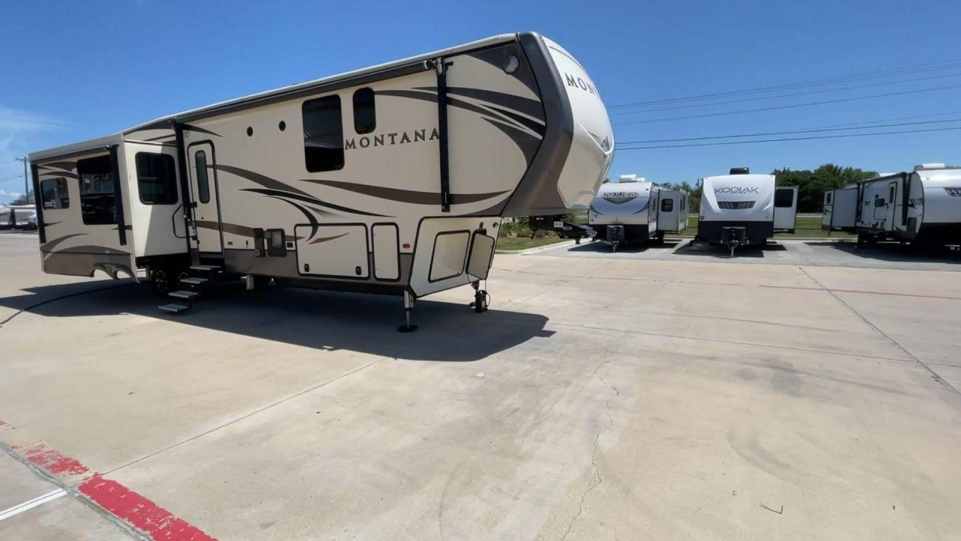 2017 KEYSTONE MONTANA 3911FB (4YDF39125H4) , Length: 40.42 ft. | Dry Weight: 12,730 lbs. | Gross Weight: 16,000 lbs. | Slides: 3 transmission, located at 4319 N Main St, Cleburne, TX, 76033, (817) 678-5133, 32.385960, -97.391212 - Photo#3