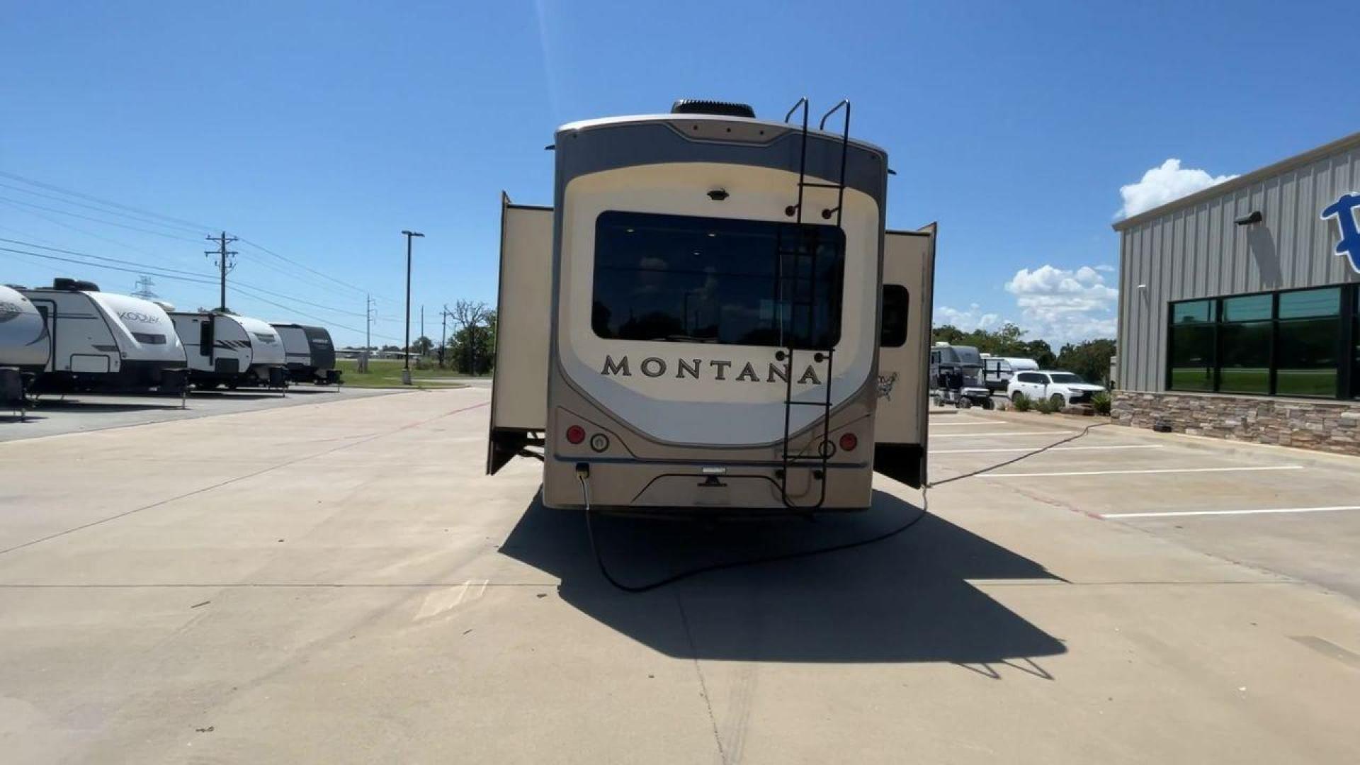 2017 KEYSTONE MONTANA 3911FB (4YDF39125H4) , Length: 40.42 ft. | Dry Weight: 12,730 lbs. | Gross Weight: 16,000 lbs. | Slides: 3 transmission, located at 4319 N Main St, Cleburne, TX, 76033, (817) 678-5133, 32.385960, -97.391212 - Photo#8