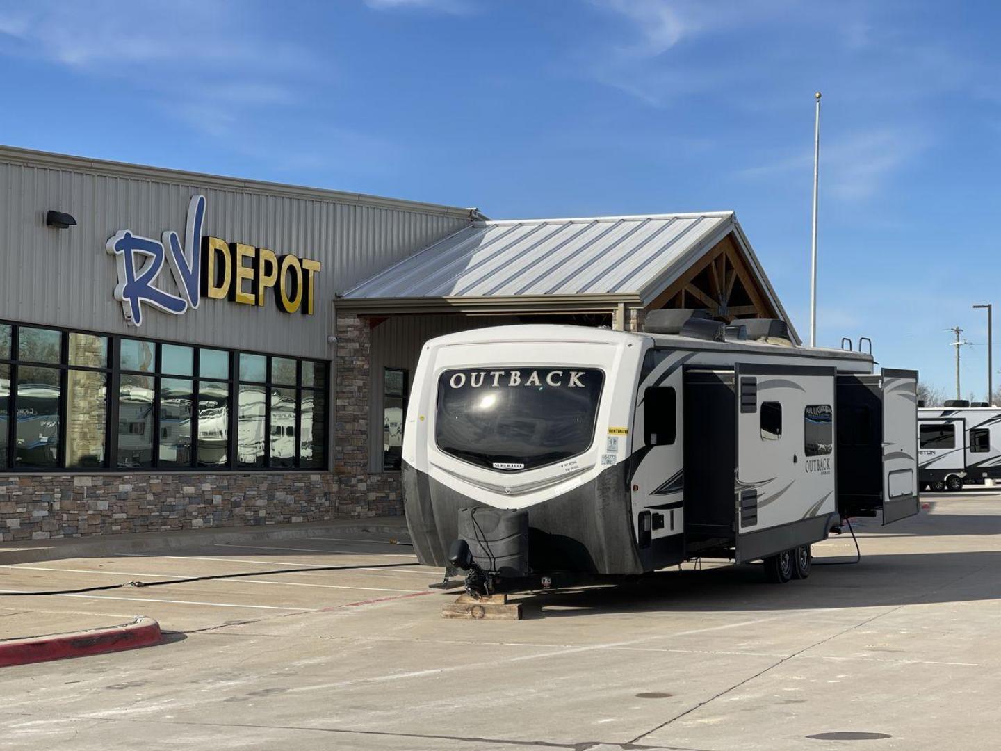 2017 KEYSTONE OUTBACK 332FK (4YDT33229HB) , Length: 37.83 ft. | Dry Weight: 8,475 lbs. | Gross Weight: 10,500 lbs. | Slides: 3 transmission, located at 4319 N Main St, Cleburne, TX, 76033, (817) 678-5133, 32.385960, -97.391212 - Photo#0