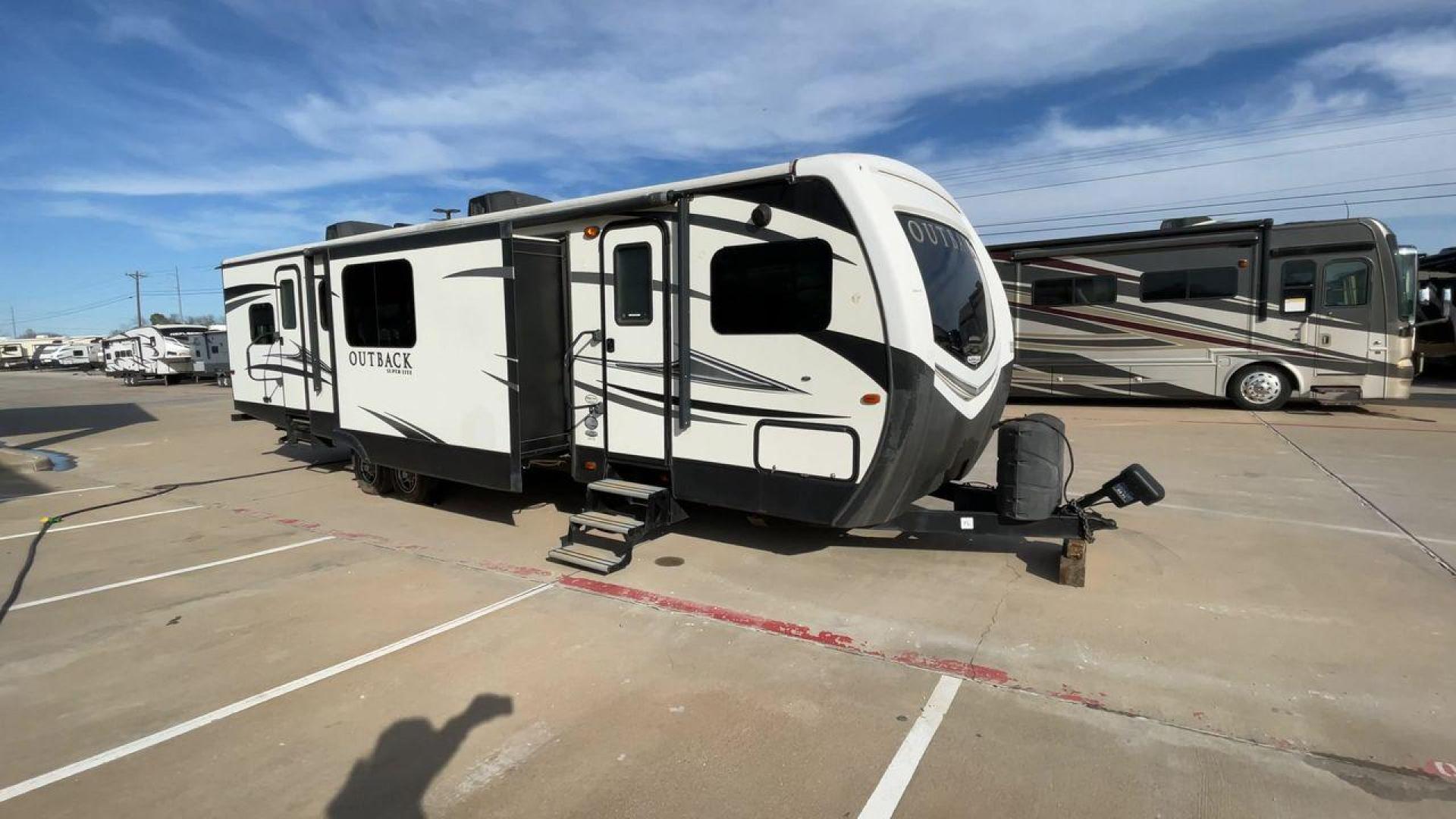 2017 KEYSTONE OUTBACK 332FK (4YDT33229HB) , Length: 37.83 ft. | Dry Weight: 8,475 lbs. | Gross Weight: 10,500 lbs. | Slides: 3 transmission, located at 4319 N Main St, Cleburne, TX, 76033, (817) 678-5133, 32.385960, -97.391212 - Photo#3