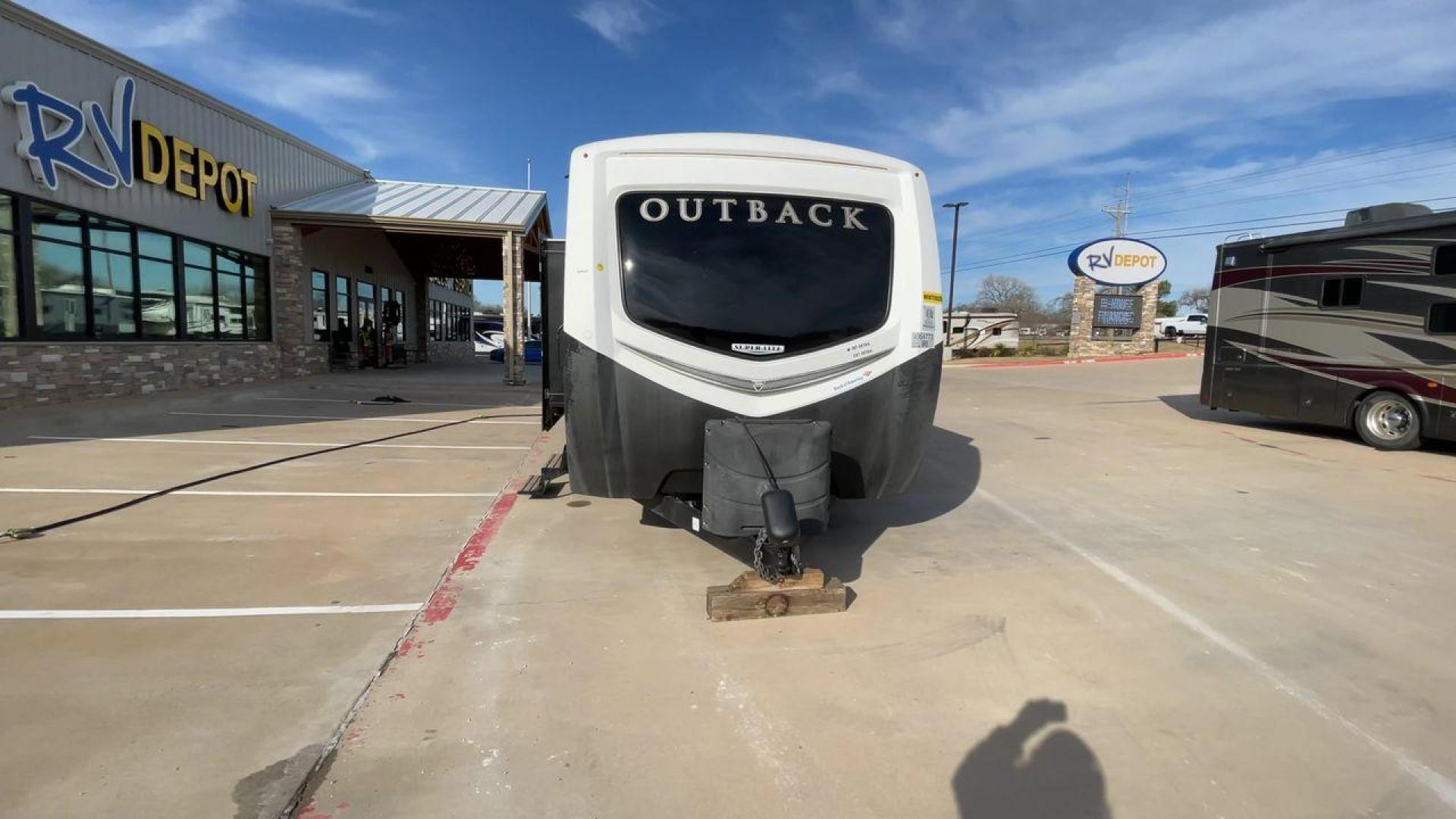 2017 KEYSTONE OUTBACK 332FK (4YDT33229HB) , Length: 37.83 ft. | Dry Weight: 8,475 lbs. | Gross Weight: 10,500 lbs. | Slides: 3 transmission, located at 4319 N Main St, Cleburne, TX, 76033, (817) 678-5133, 32.385960, -97.391212 - Photo#4