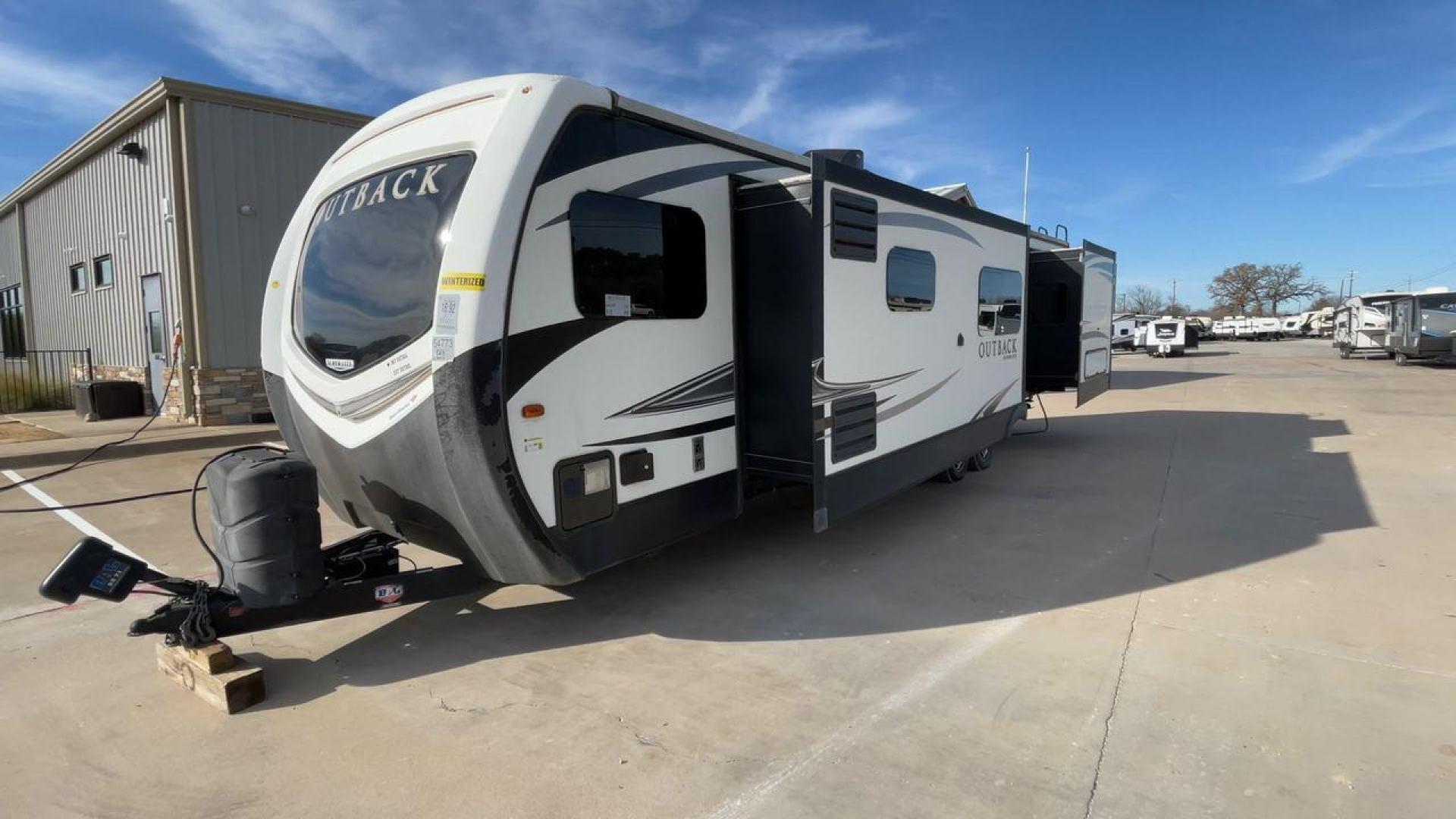 2017 KEYSTONE OUTBACK 332FK (4YDT33229HB) , Length: 37.83 ft. | Dry Weight: 8,475 lbs. | Gross Weight: 10,500 lbs. | Slides: 3 transmission, located at 4319 N Main St, Cleburne, TX, 76033, (817) 678-5133, 32.385960, -97.391212 - Photo#5