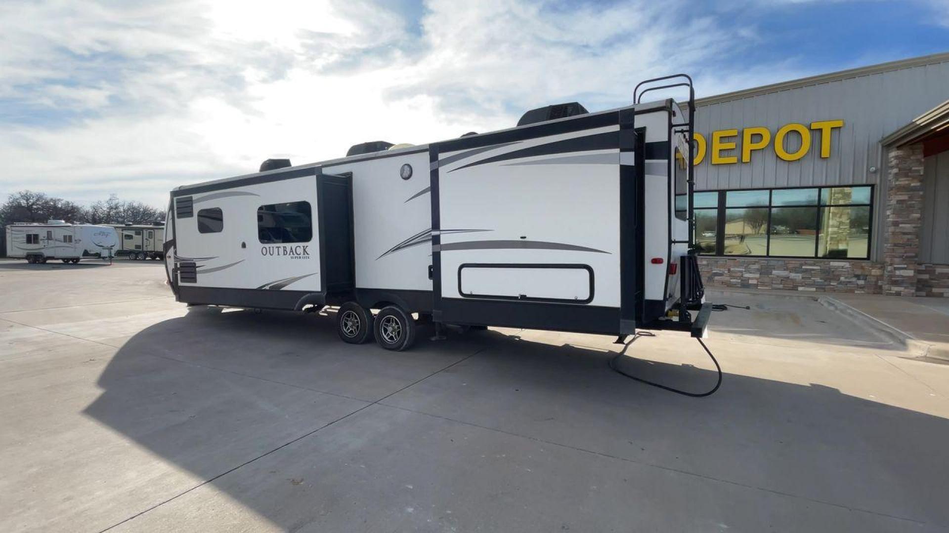 2017 KEYSTONE OUTBACK 332FK (4YDT33229HB) , Length: 37.83 ft. | Dry Weight: 8,475 lbs. | Gross Weight: 10,500 lbs. | Slides: 3 transmission, located at 4319 N Main St, Cleburne, TX, 76033, (817) 678-5133, 32.385960, -97.391212 - Photo#7