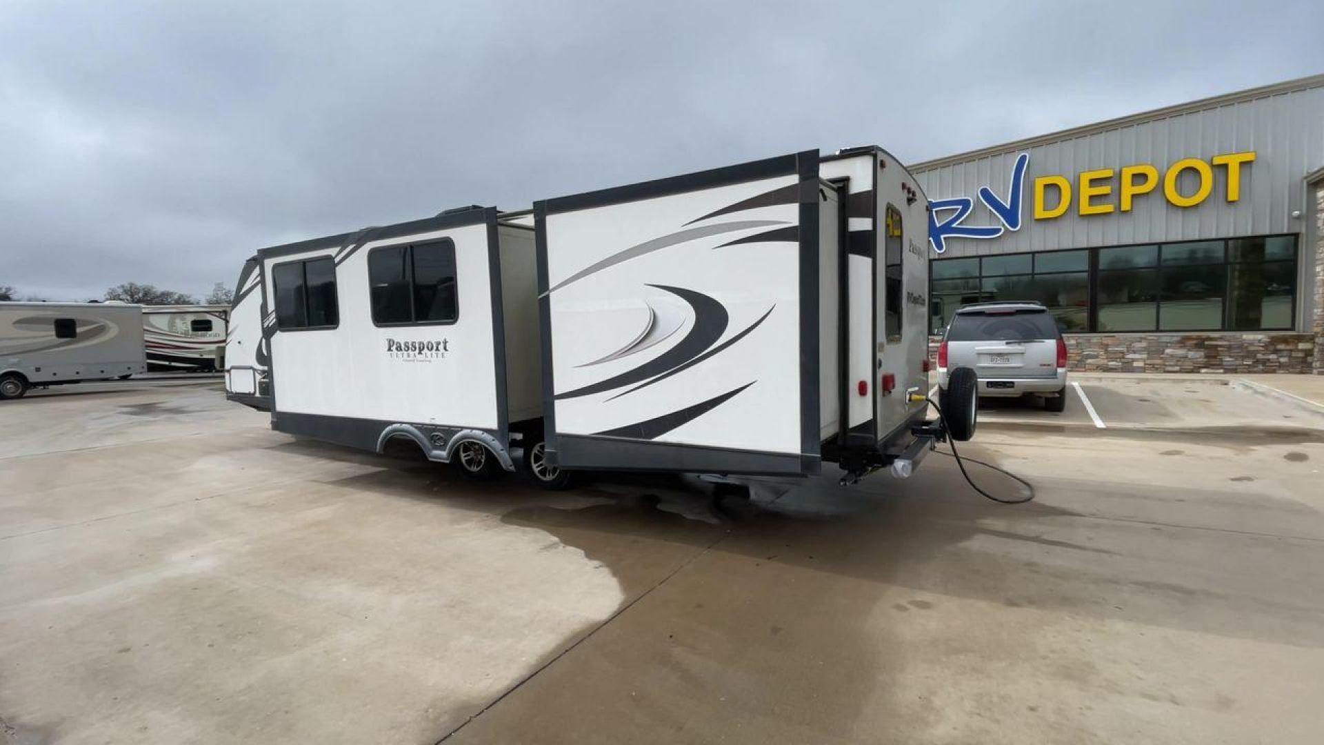 2017 WHITE KEYSTONE PASSPORT 3320BH - (4YDT32224HK) , Length: 36.83 ft | Dry Weight: 6,586 lbs | Gross Weight: 8,000 lbs | Slides: 3 transmission, located at 4319 N Main St, Cleburne, TX, 76033, (817) 678-5133, 32.385960, -97.391212 - Photo#7