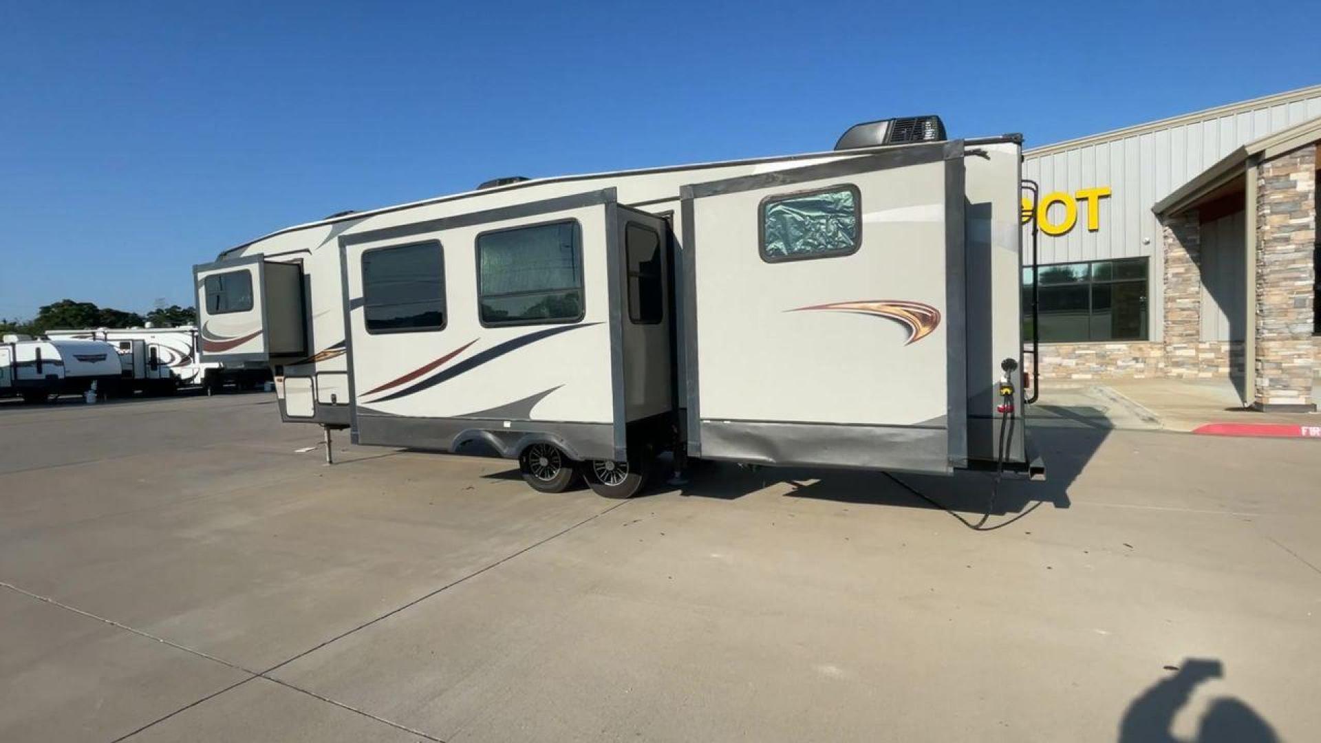 2017 BROWN KEYSTONE SPRINTER 324FWBHS (4YDF32424H1) , Length: 38.83 ft. | Dry Weight: 10,770 lbs. | Gross Weight: 14,000 lbs. | Slides: 3 transmission, located at 4319 N Main St, Cleburne, TX, 76033, (817) 678-5133, 32.385960, -97.391212 - Photo#7