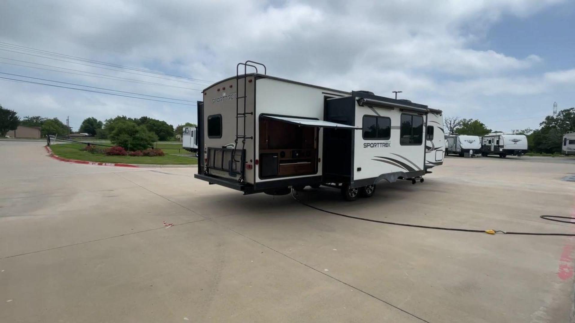 2017 K-Z SPORTTREK 327BHS (4EZT13222H8) , located at 4319 N Main St, Cleburne, TX, 76033, (817) 678-5133, 32.385960, -97.391212 - Photo#1